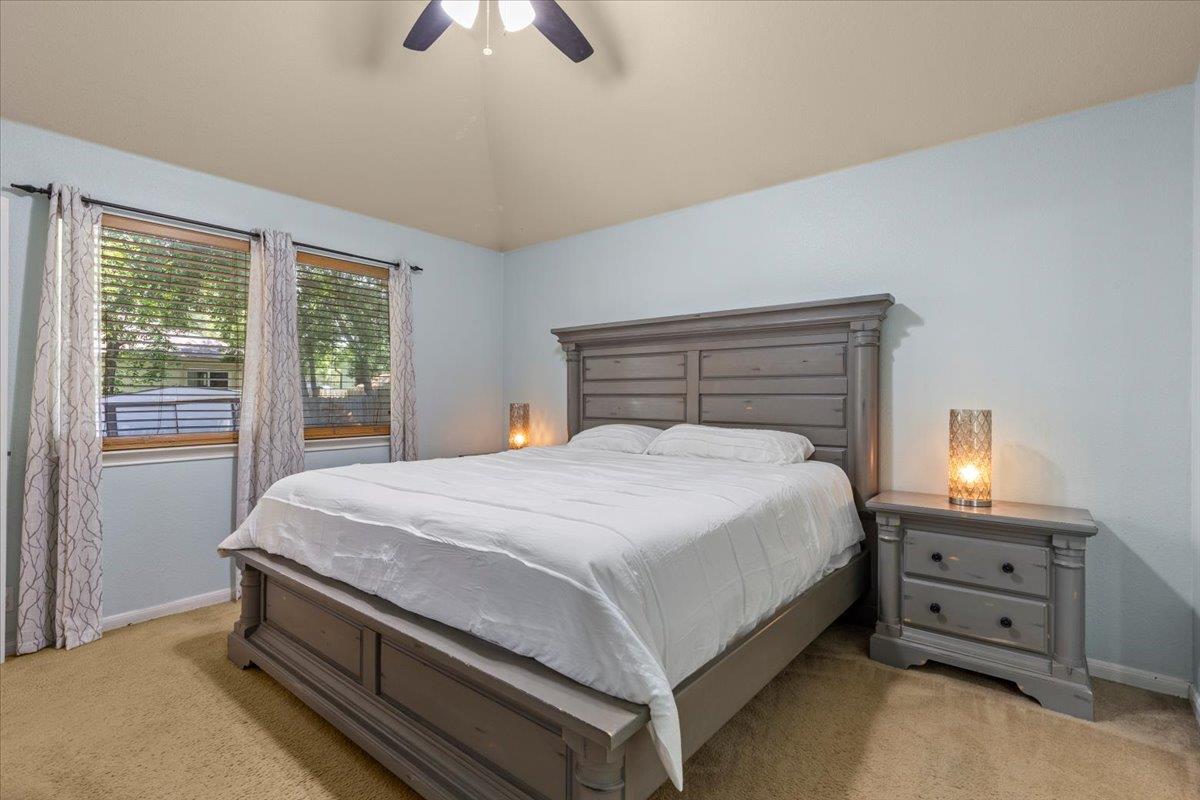 110 Hummingbird Ct, Cedar Creek, TX 78612