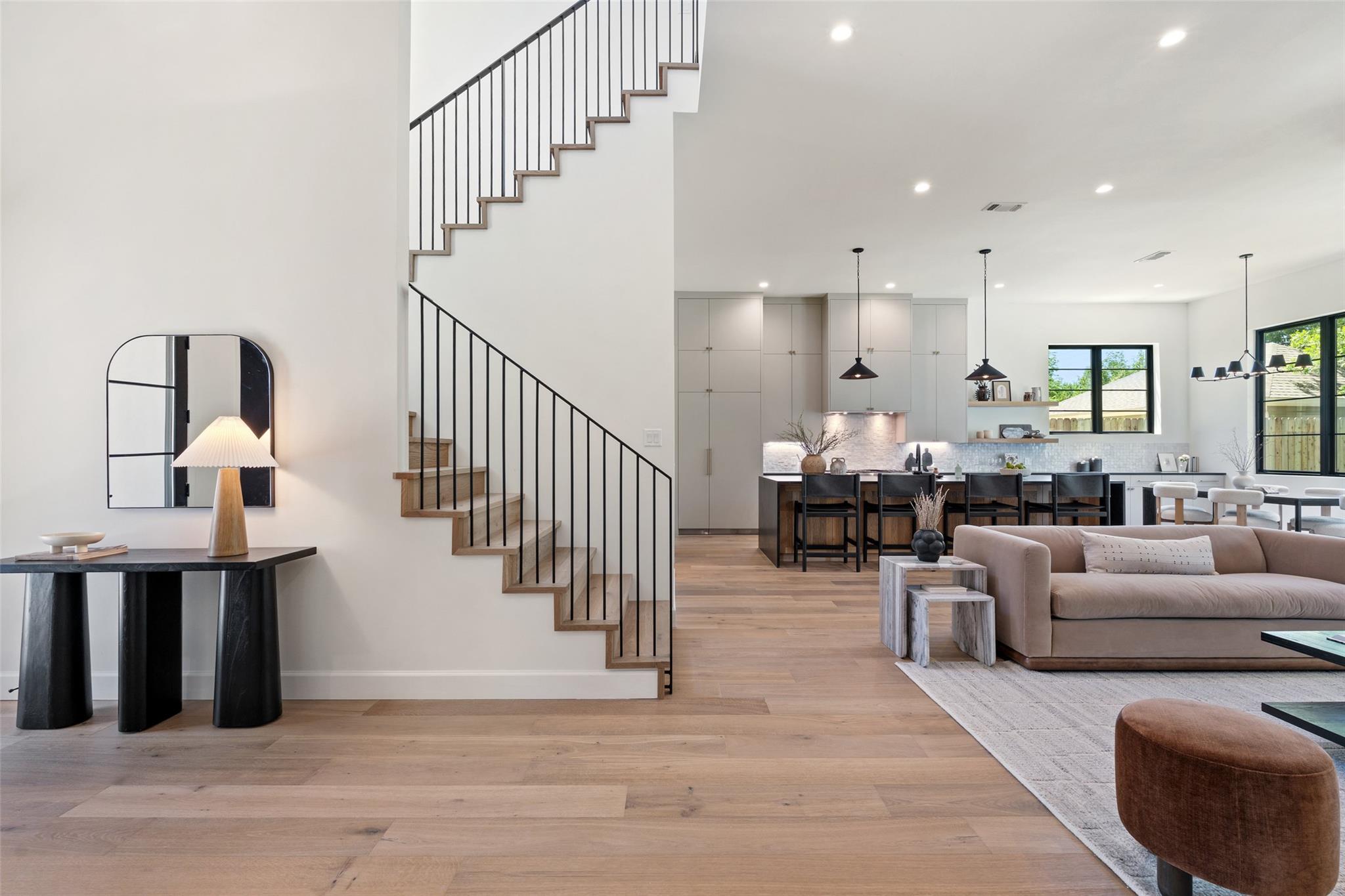 5218 Valley Oak Dr, Austin, TX 78731