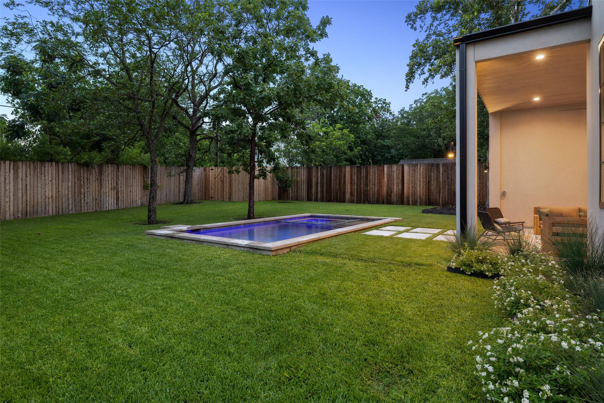 5218 Valley Oak Dr, Austin, TX 78731