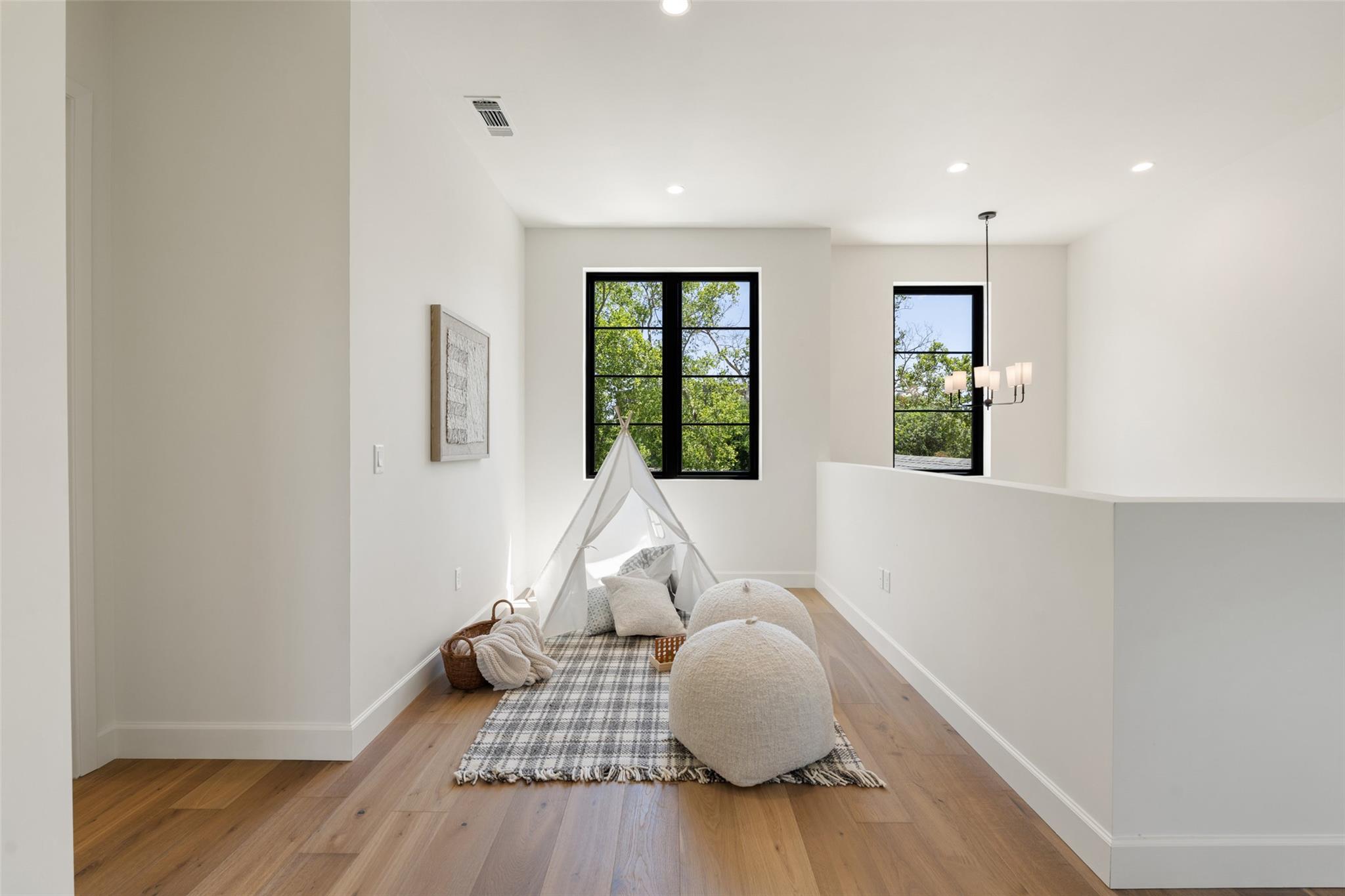 5218 Valley Oak Dr, Austin, TX 78731