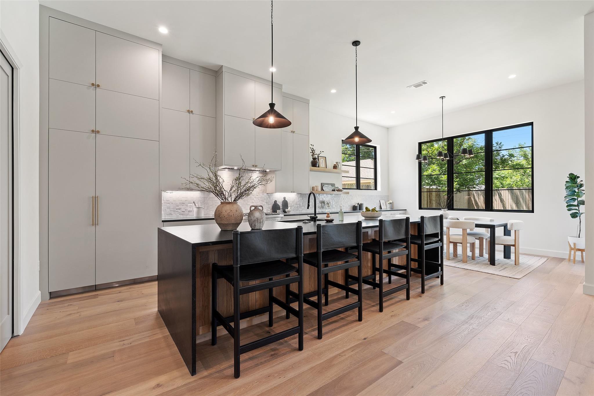 5218 Valley Oak Dr, Austin, TX 78731