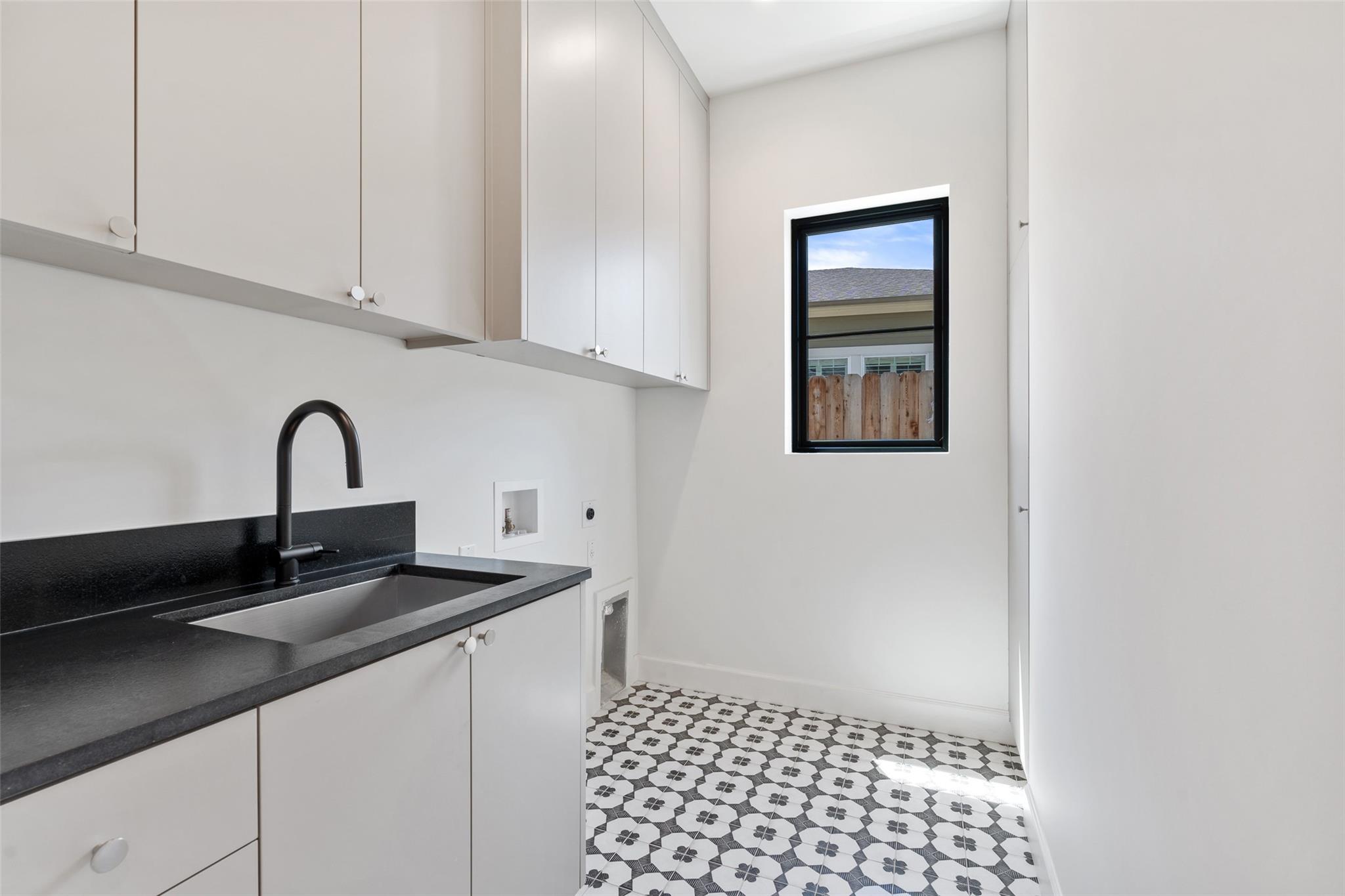 5218 Valley Oak Dr, Austin, TX 78731