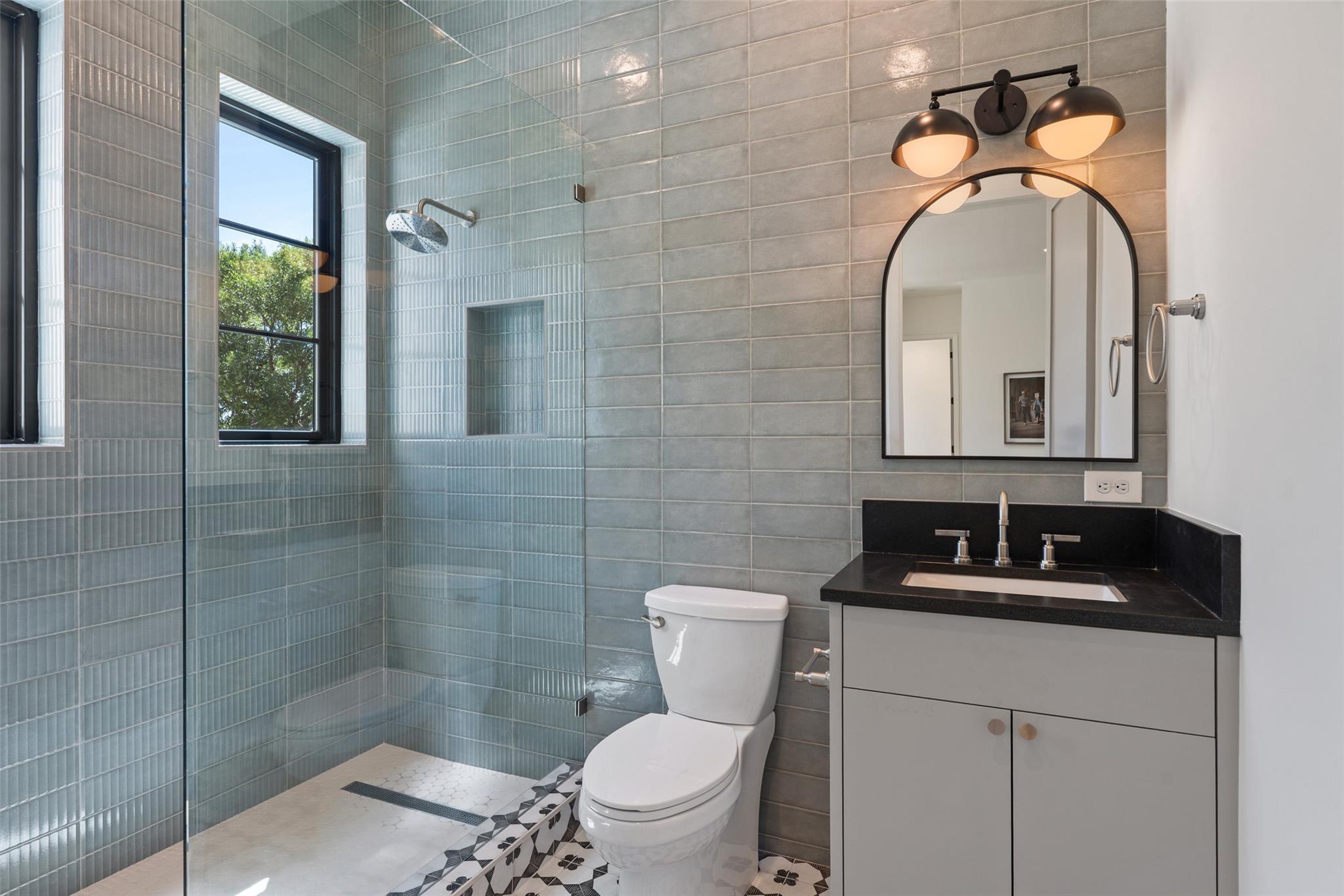 5218 Valley Oak Dr, Austin, TX 78731