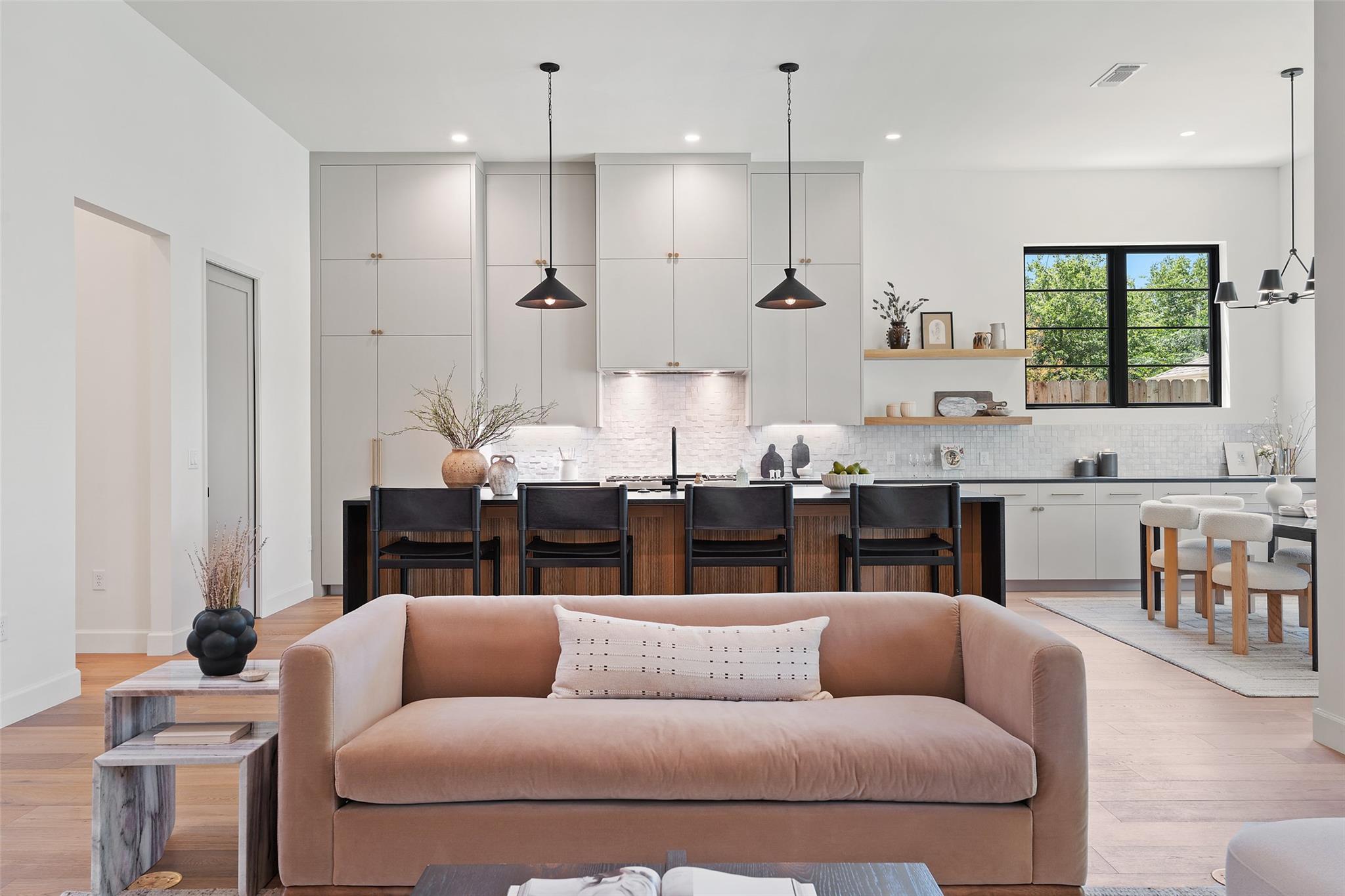 5218 Valley Oak Dr, Austin, TX 78731