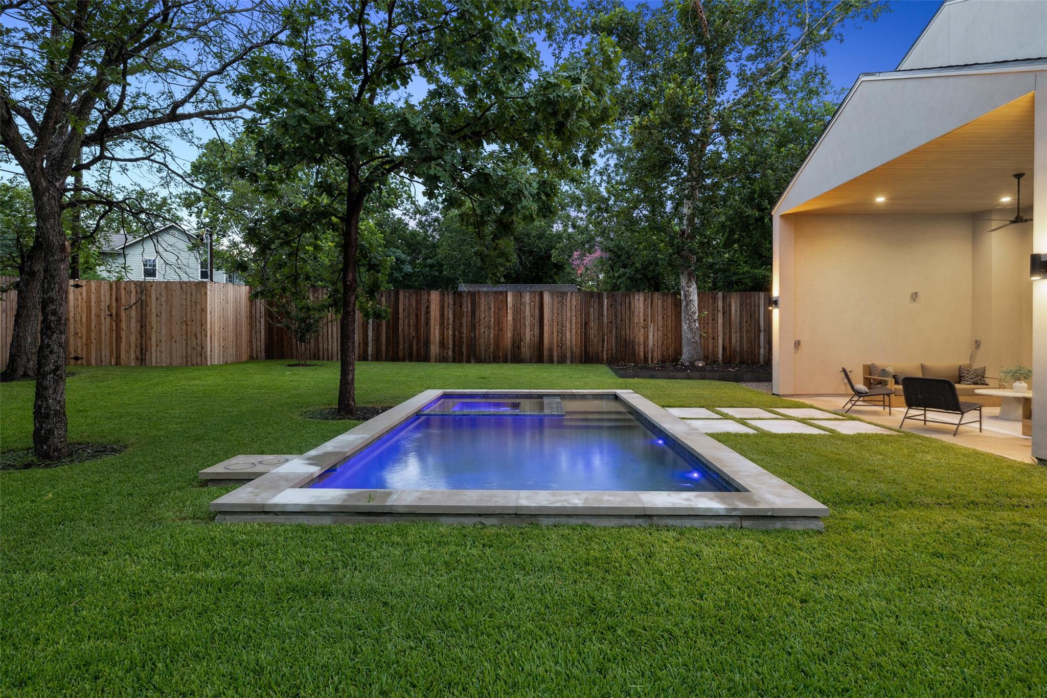 5218 Valley Oak Dr, Austin, TX 78731