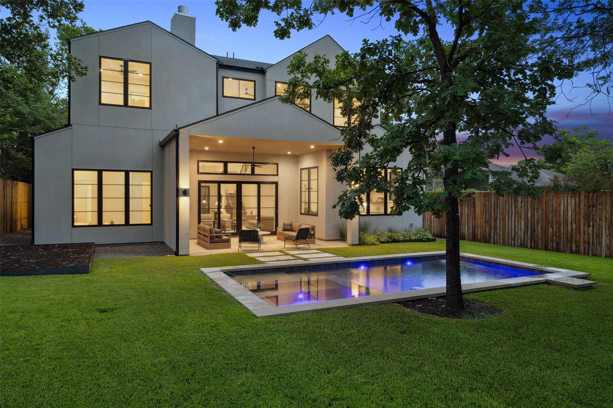 5218 Valley Oak Dr, Austin, TX 78731