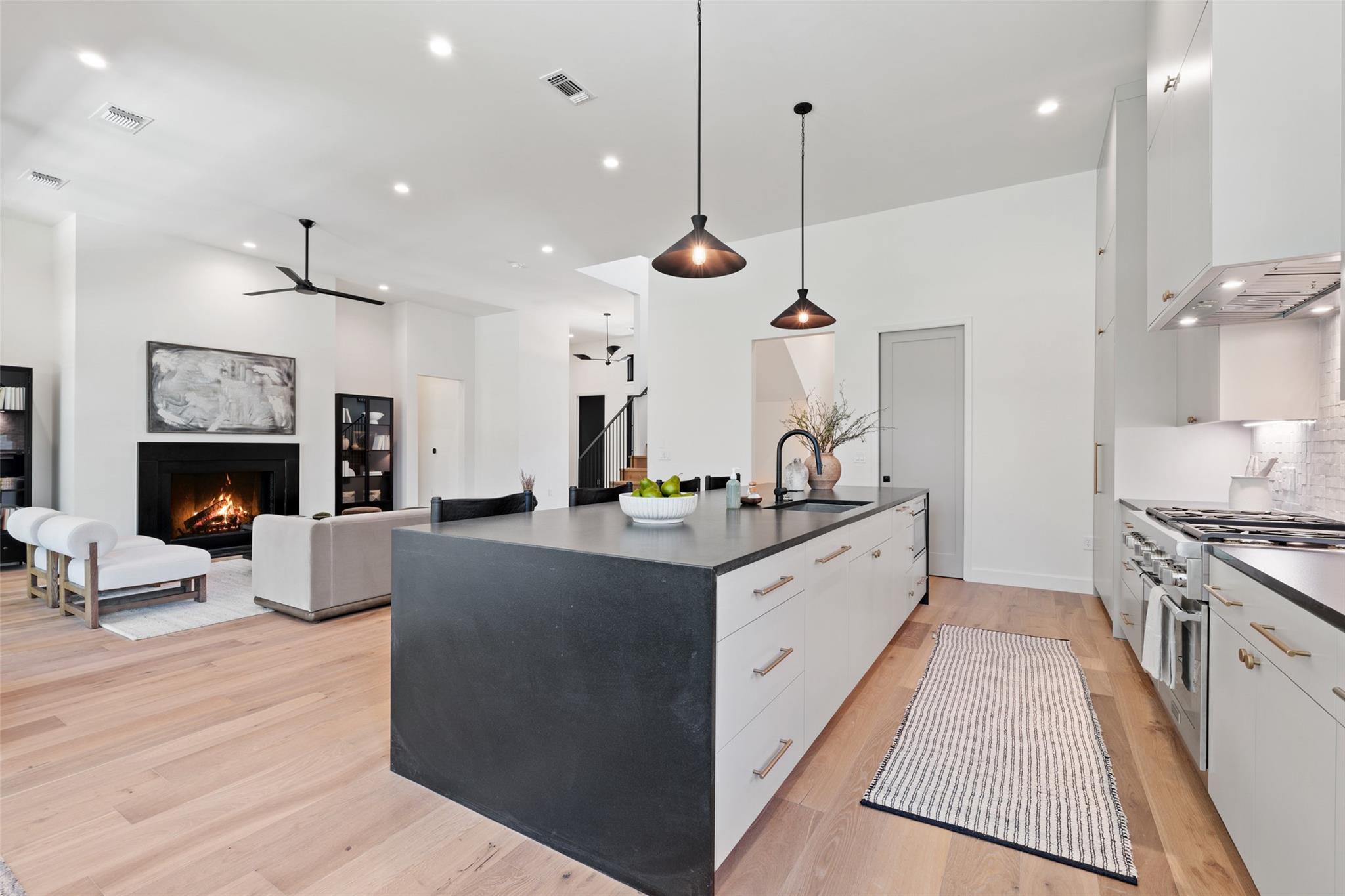 5218 Valley Oak Dr, Austin, TX 78731