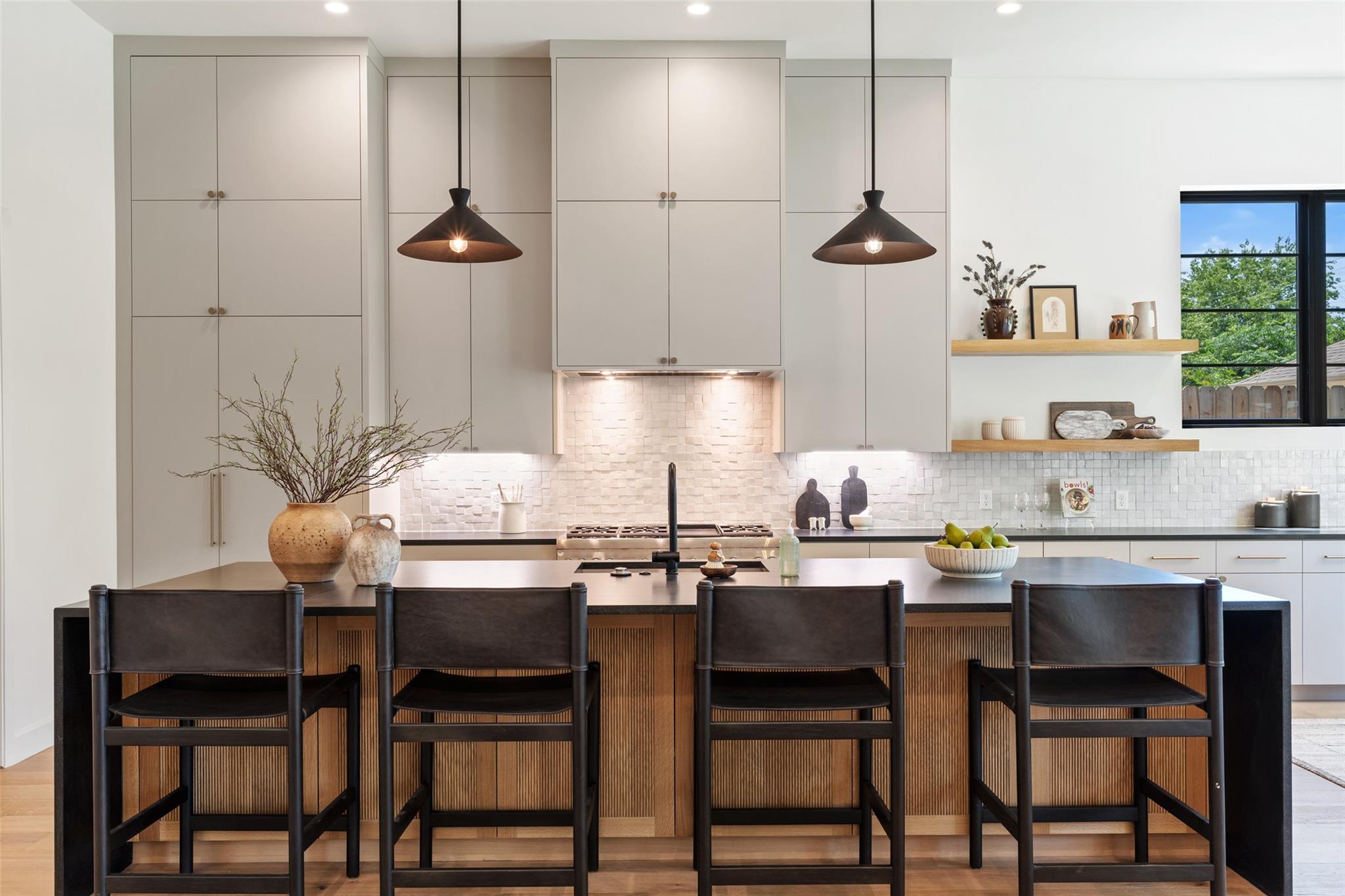 5218 Valley Oak Dr, Austin, TX 78731