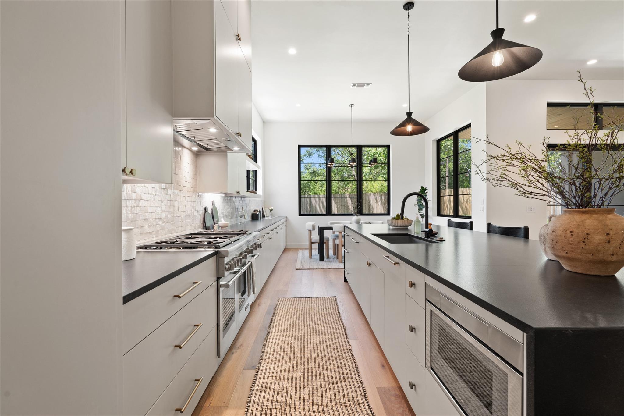 5218 Valley Oak Dr, Austin, TX 78731