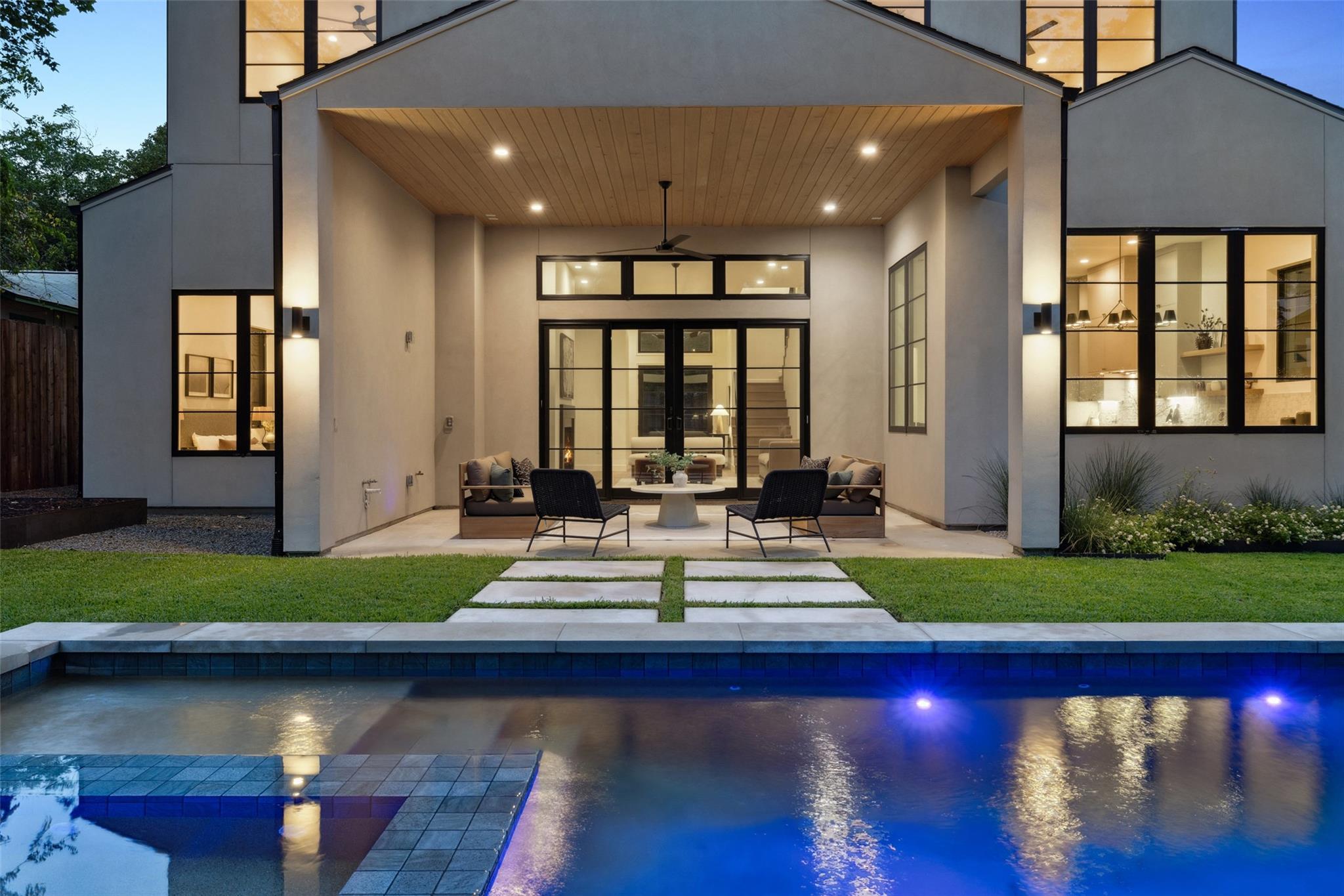 5218 Valley Oak Dr, Austin, TX 78731