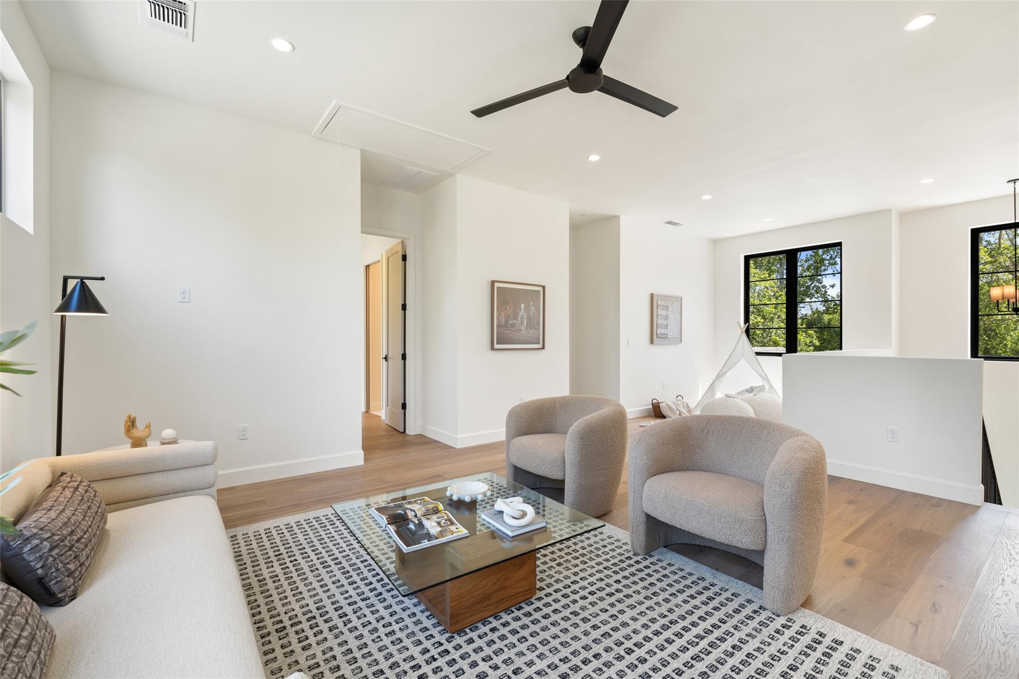 5218 Valley Oak Dr, Austin, TX 78731