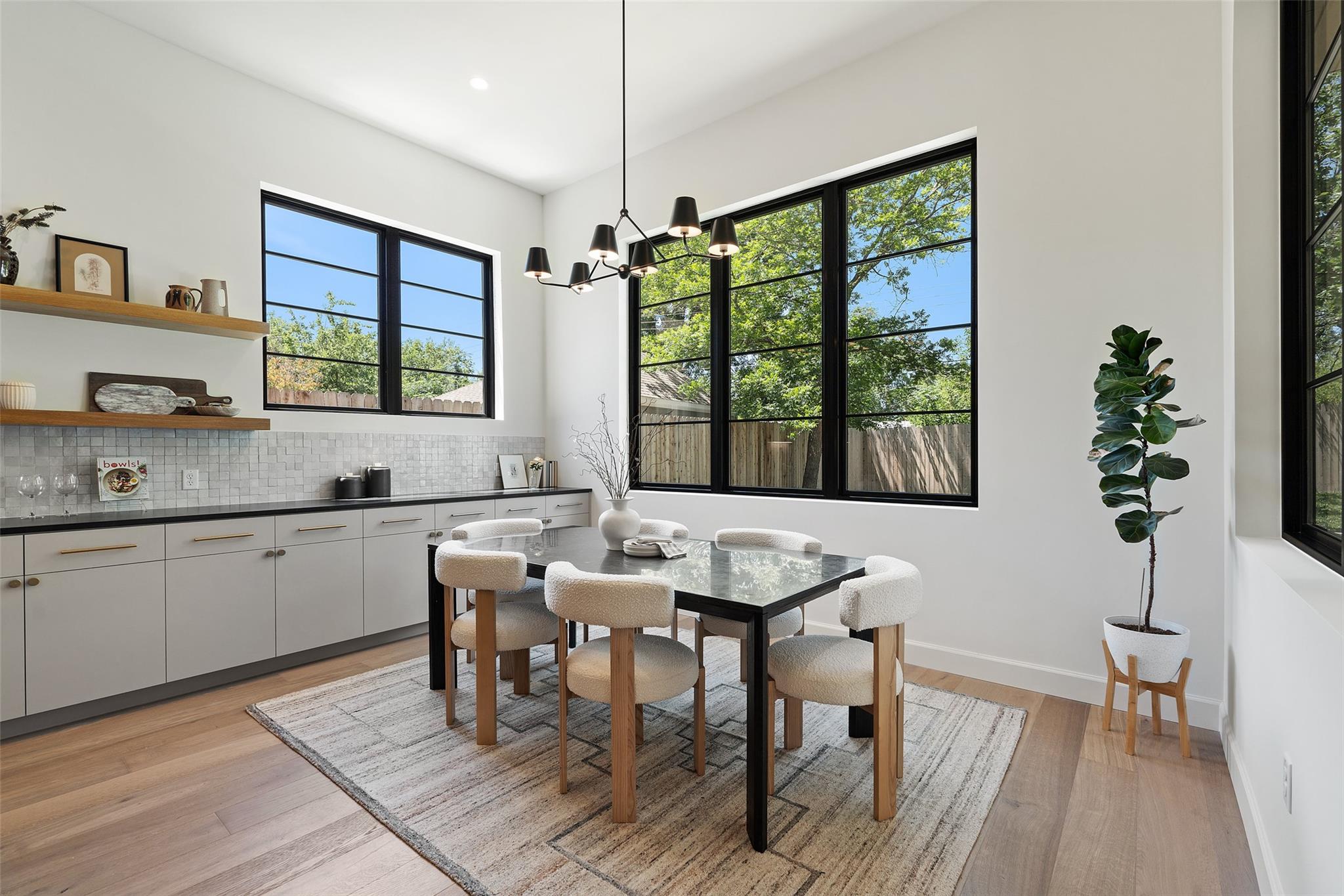 5218 Valley Oak Dr, Austin, TX 78731