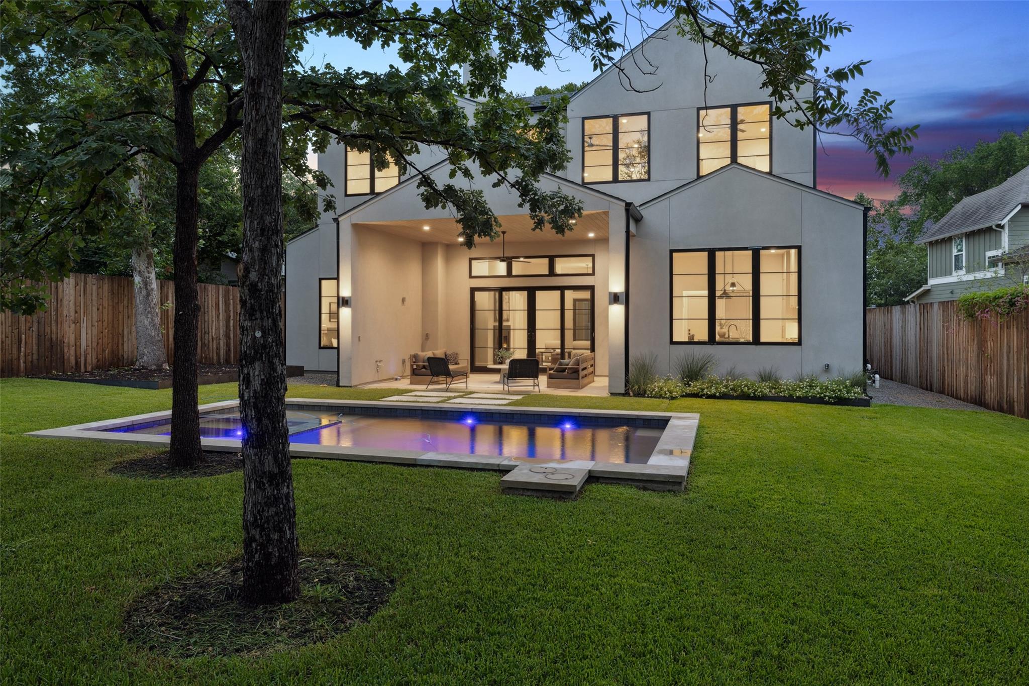 5218 Valley Oak Dr, Austin, TX 78731