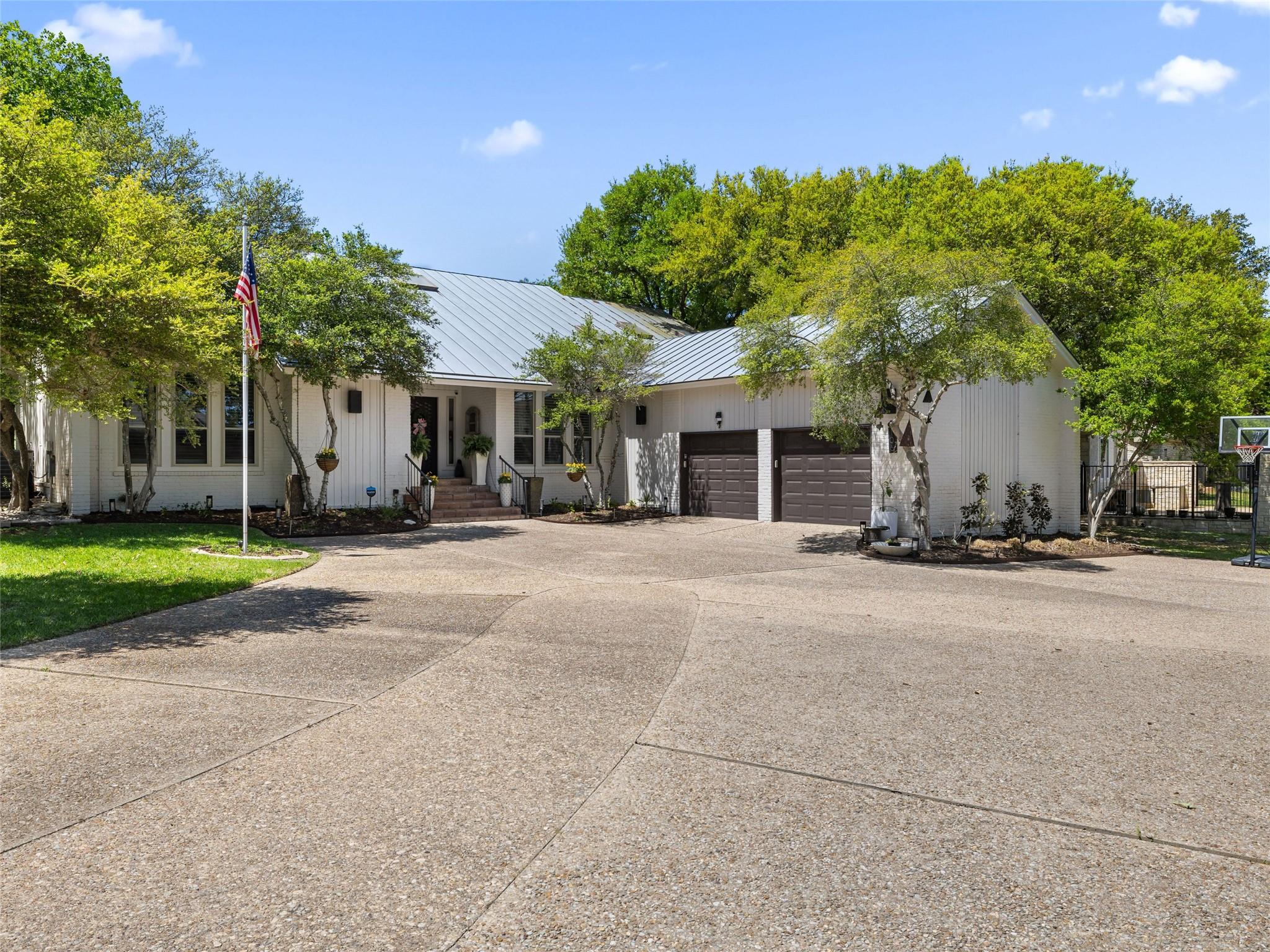106 Southern Spur, Horseshoe Bay, TX 78657