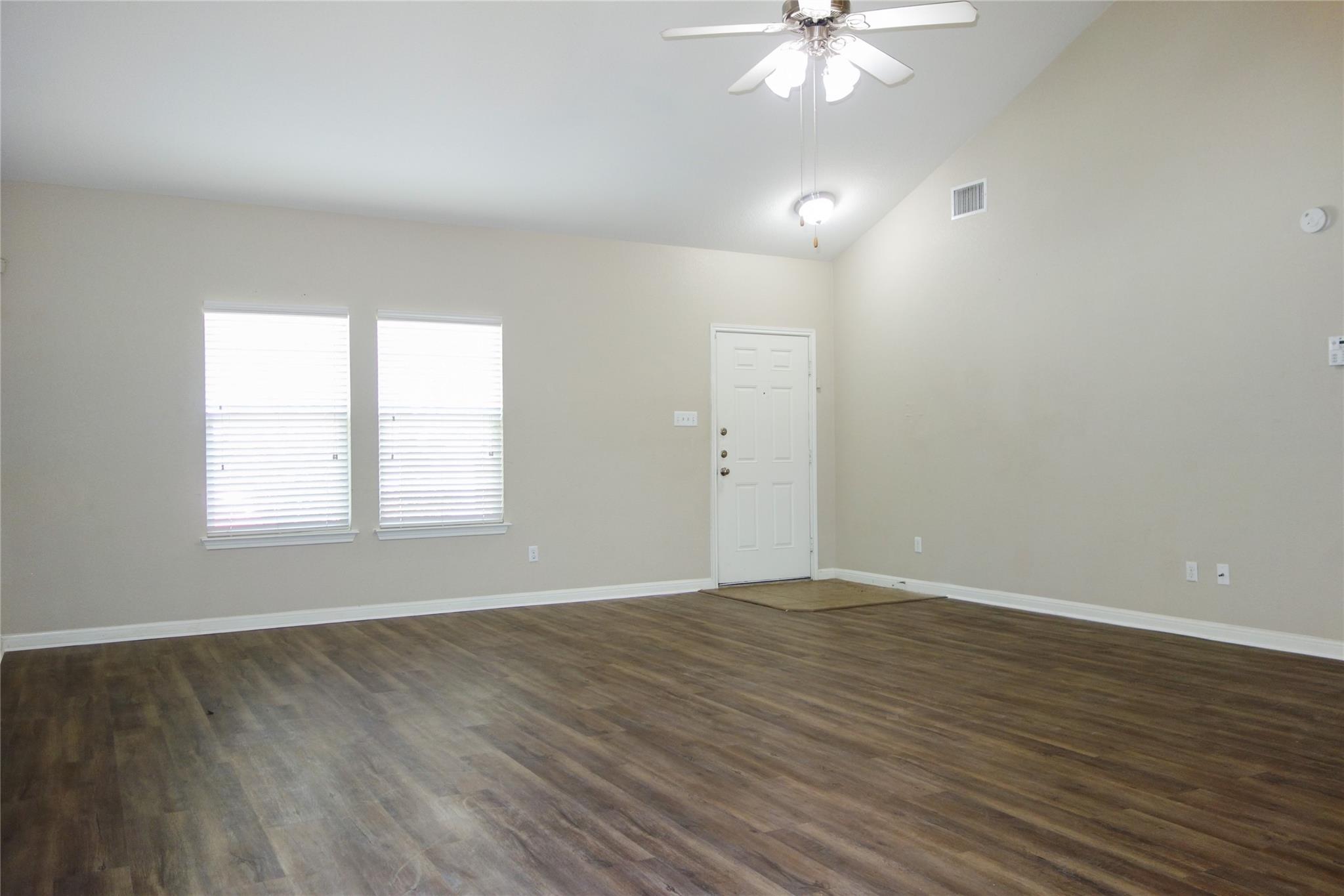 108 Lavaca Loop, Hutto, TX 78634