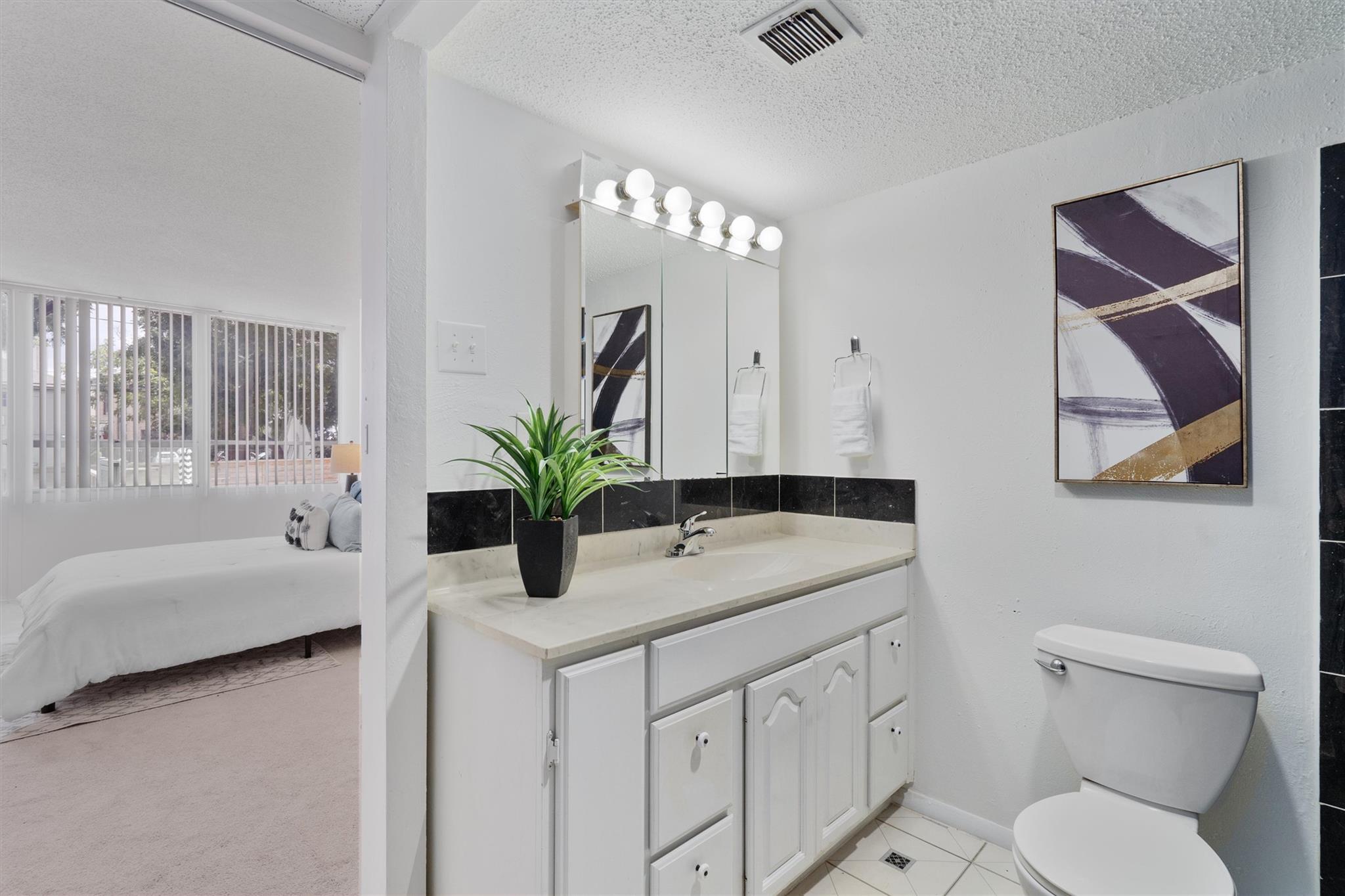 1800 Lavaca St # A108, Austin, TX 78701