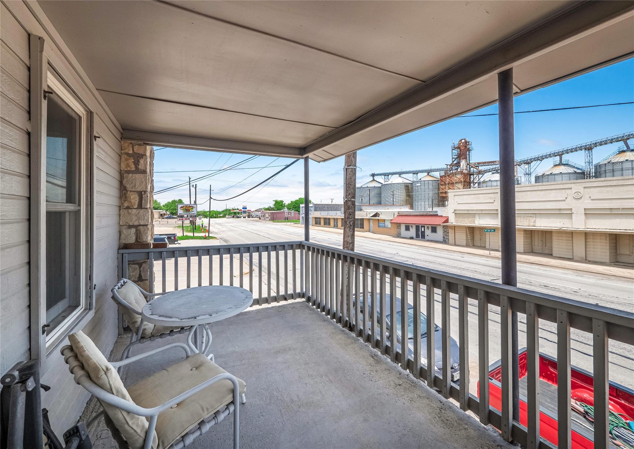 5 W Mesquite Ave, Rogers, TX 76569