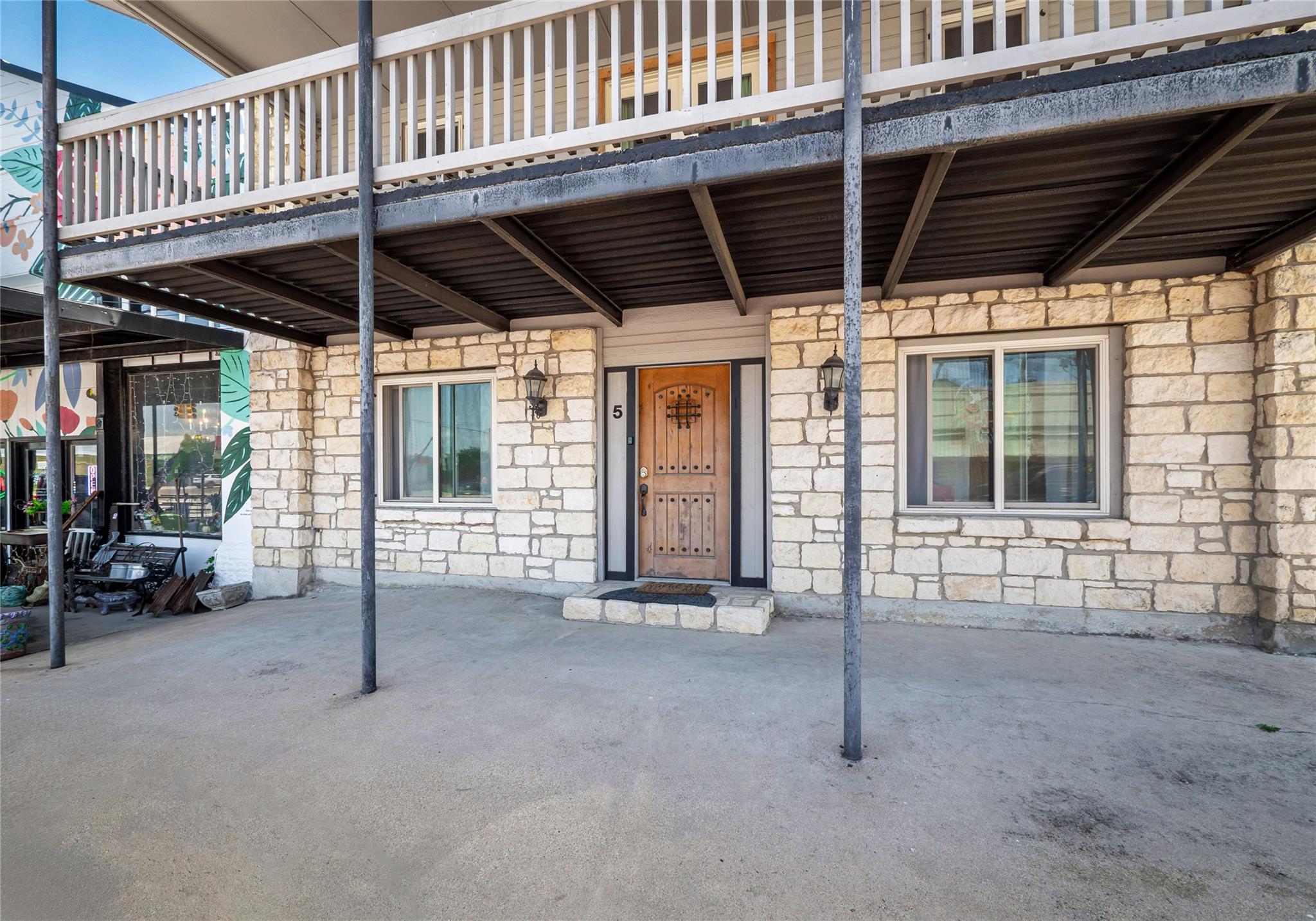5 W Mesquite Ave, Rogers, TX 76569