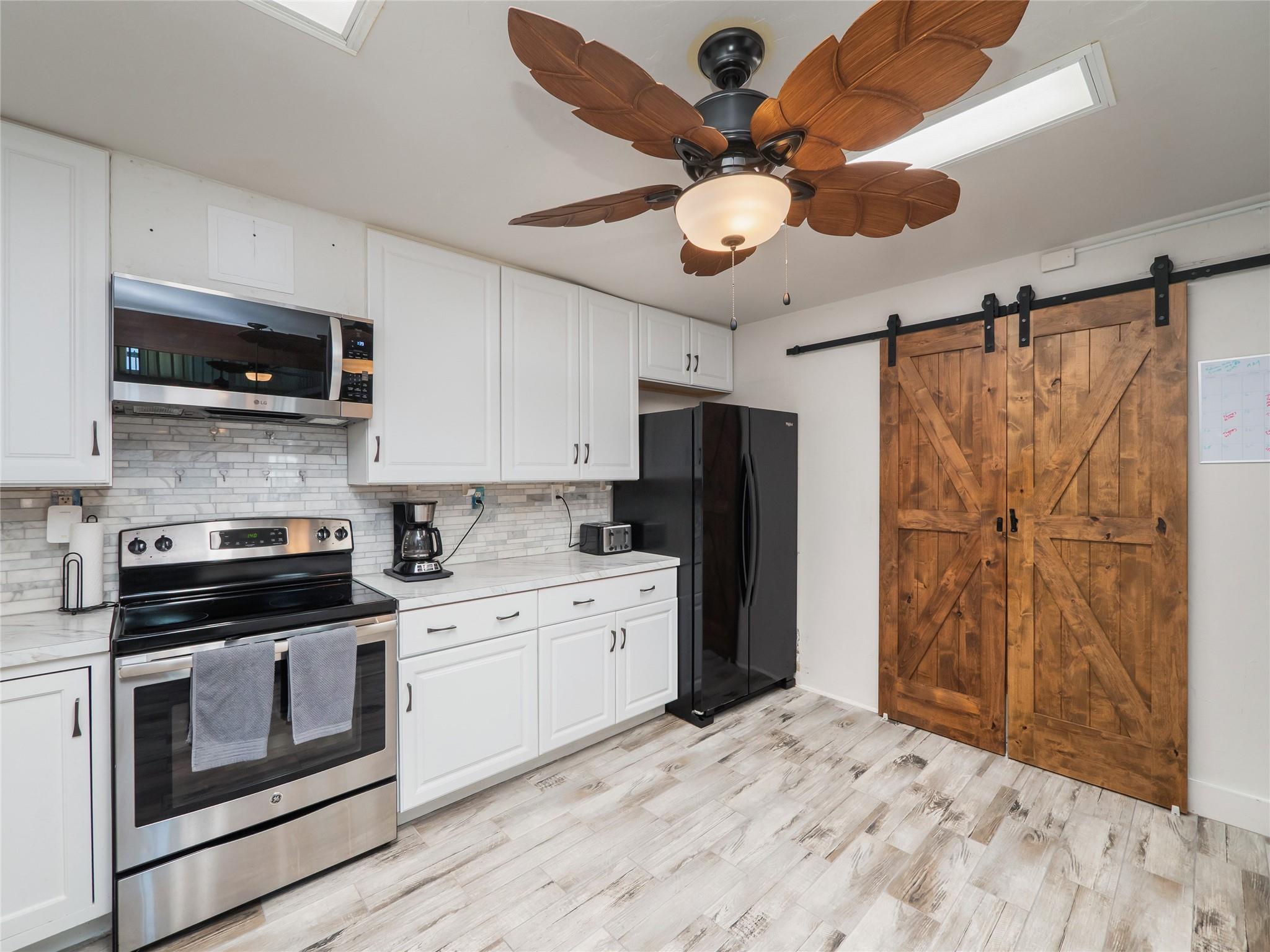 5 W Mesquite Ave, Rogers, TX 76569