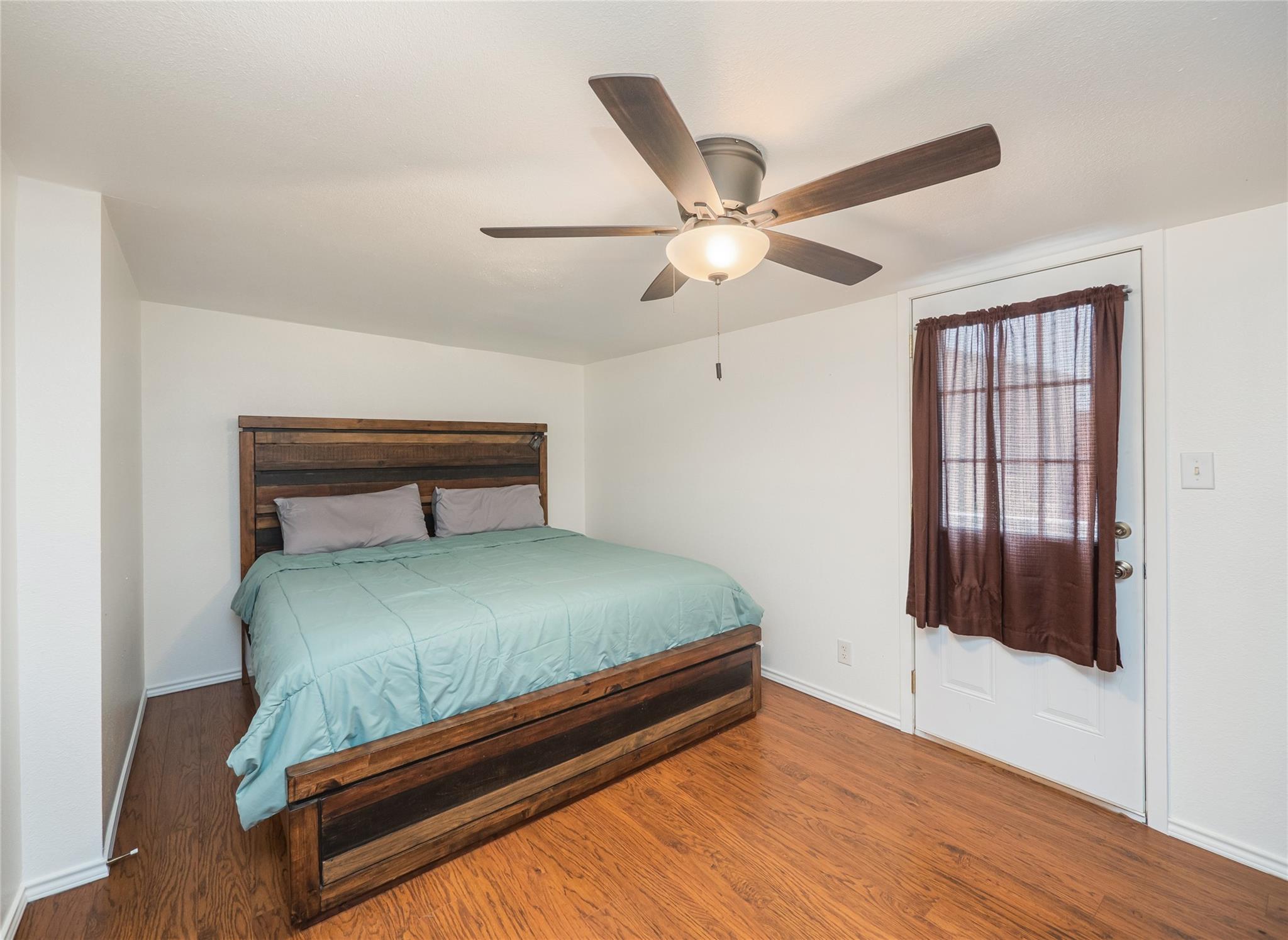 5 W Mesquite Ave, Rogers, TX 76569