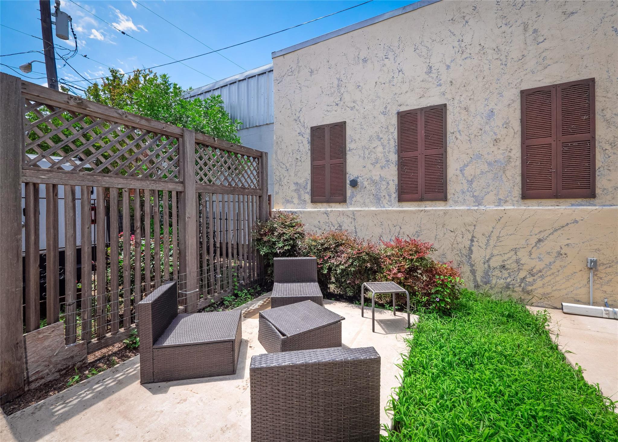 5 W Mesquite Ave, Rogers, TX 76569