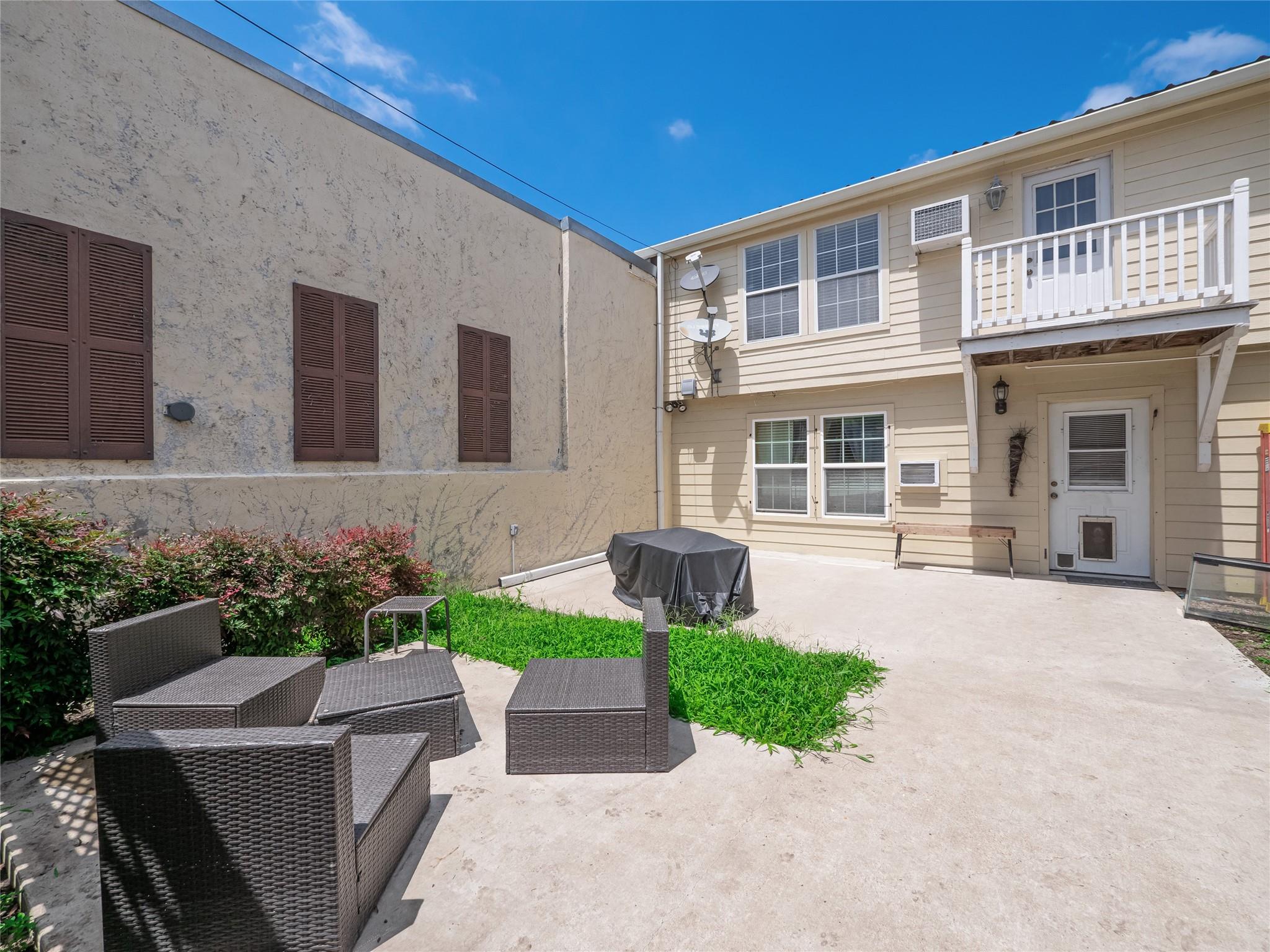5 W Mesquite Ave, Rogers, TX 76569