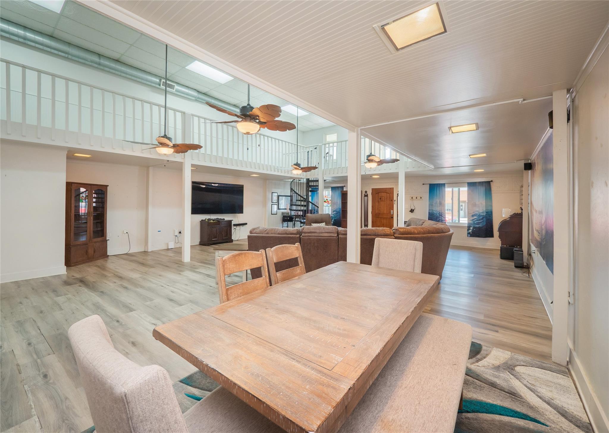 5 W Mesquite Ave, Rogers, TX 76569