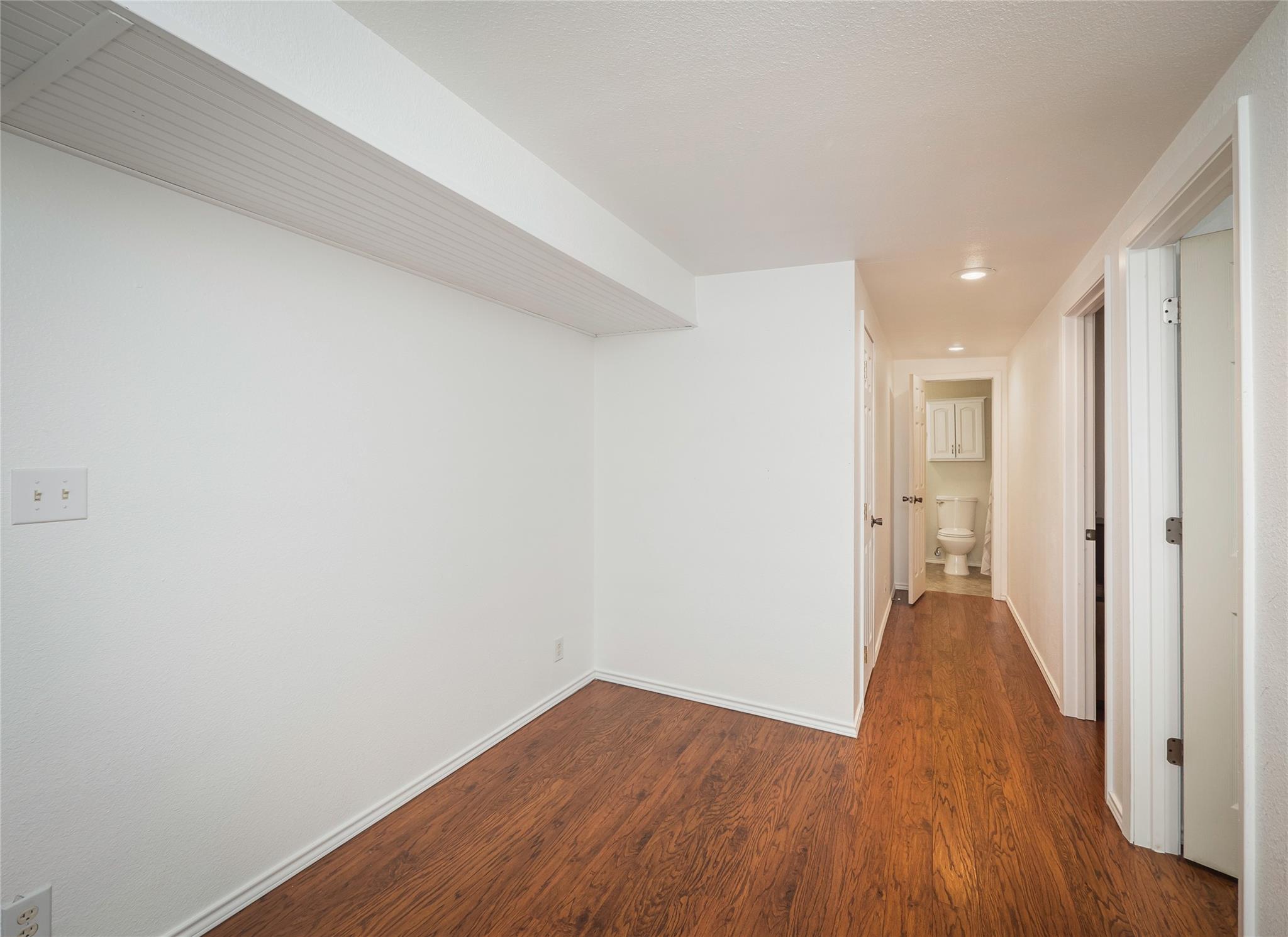 5 W Mesquite Ave, Rogers, TX 76569