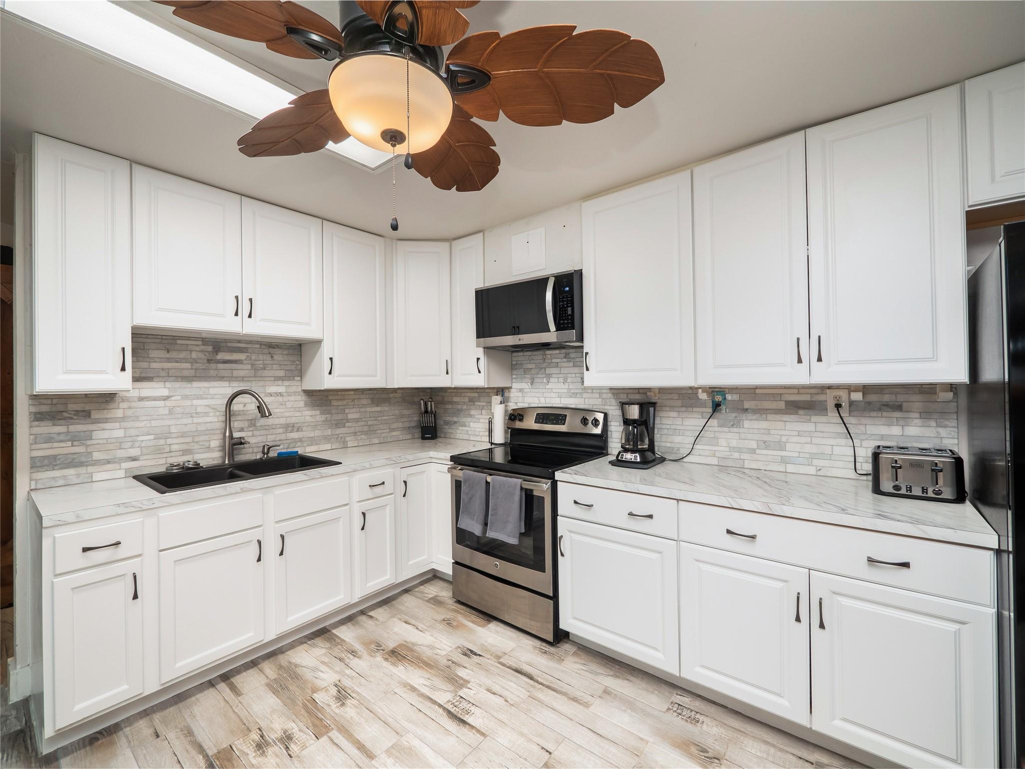5 W Mesquite Ave, Rogers, TX 76569