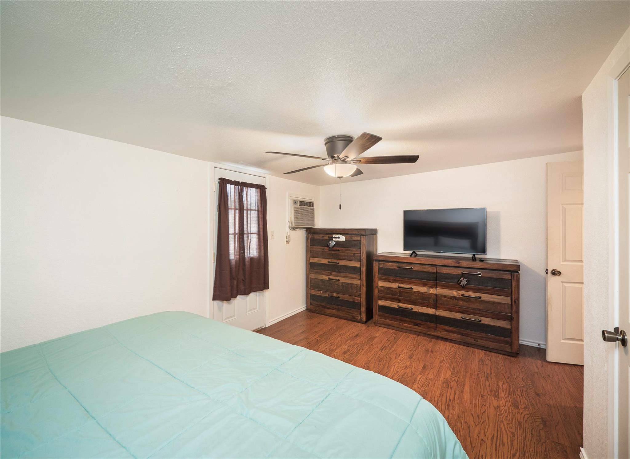 5 W Mesquite Ave, Rogers, TX 76569