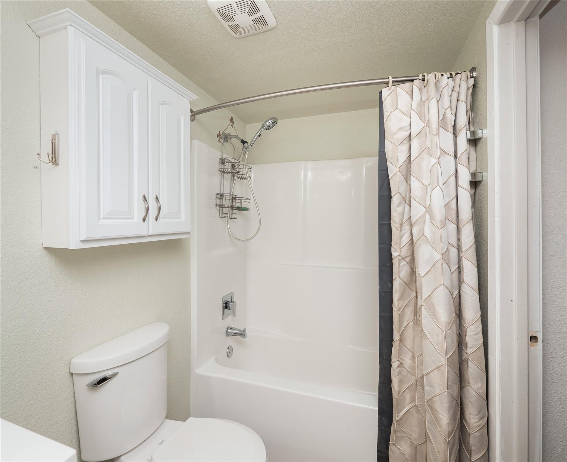 5 W Mesquite Ave, Rogers, TX 76569