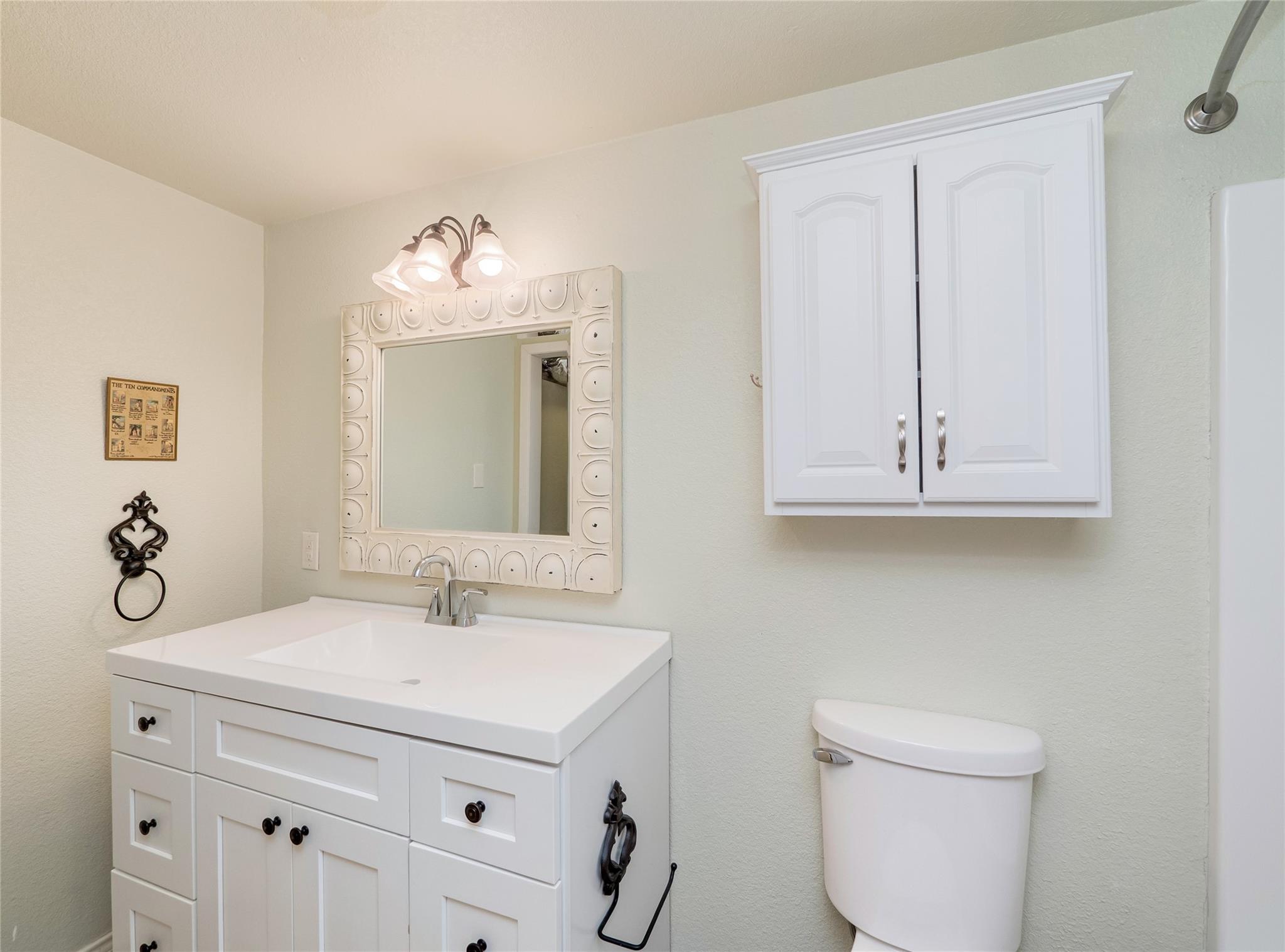 5 W Mesquite Ave, Rogers, TX 76569