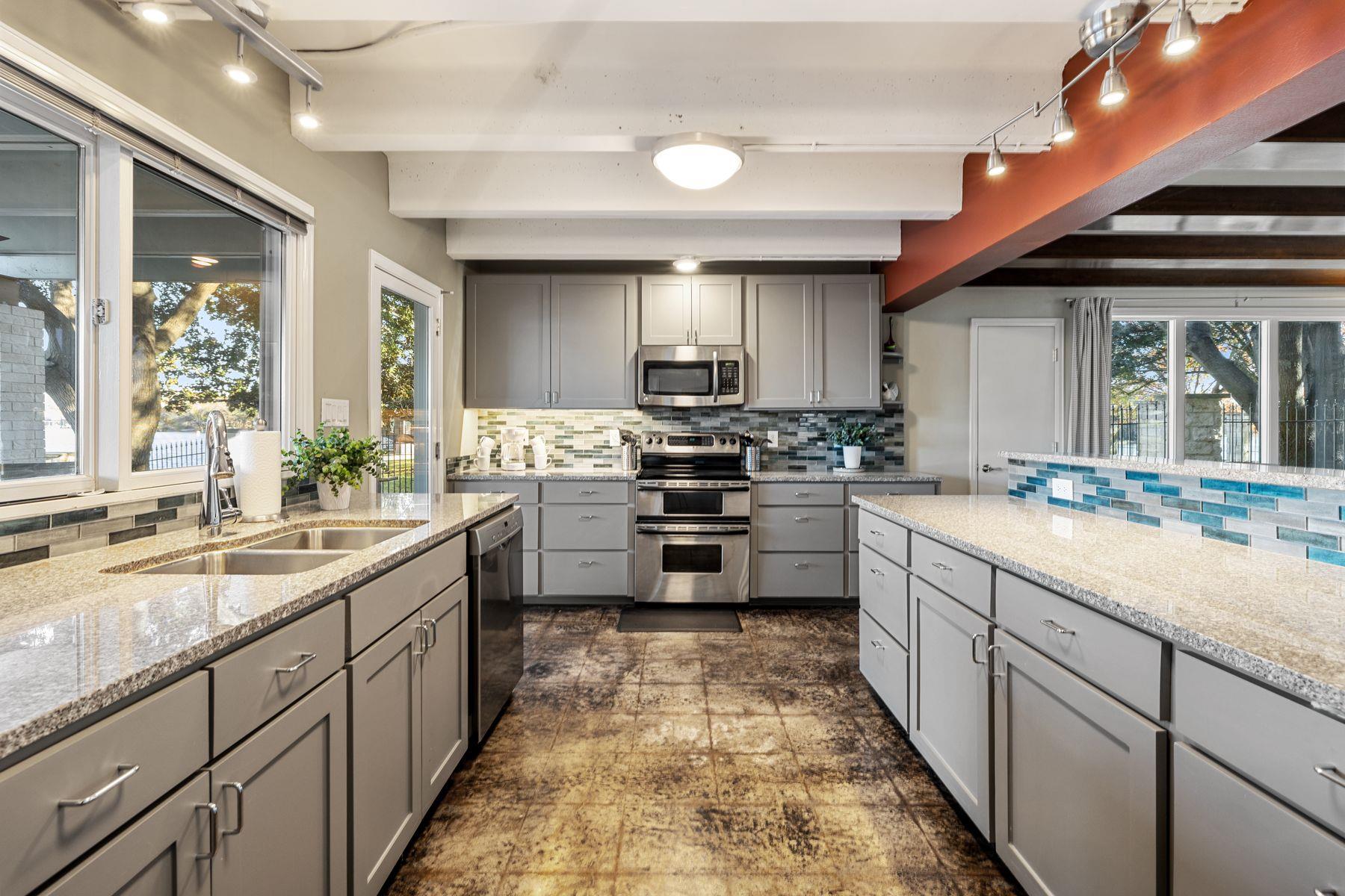 421 Yucca Dr, Kingsland, TX 78639