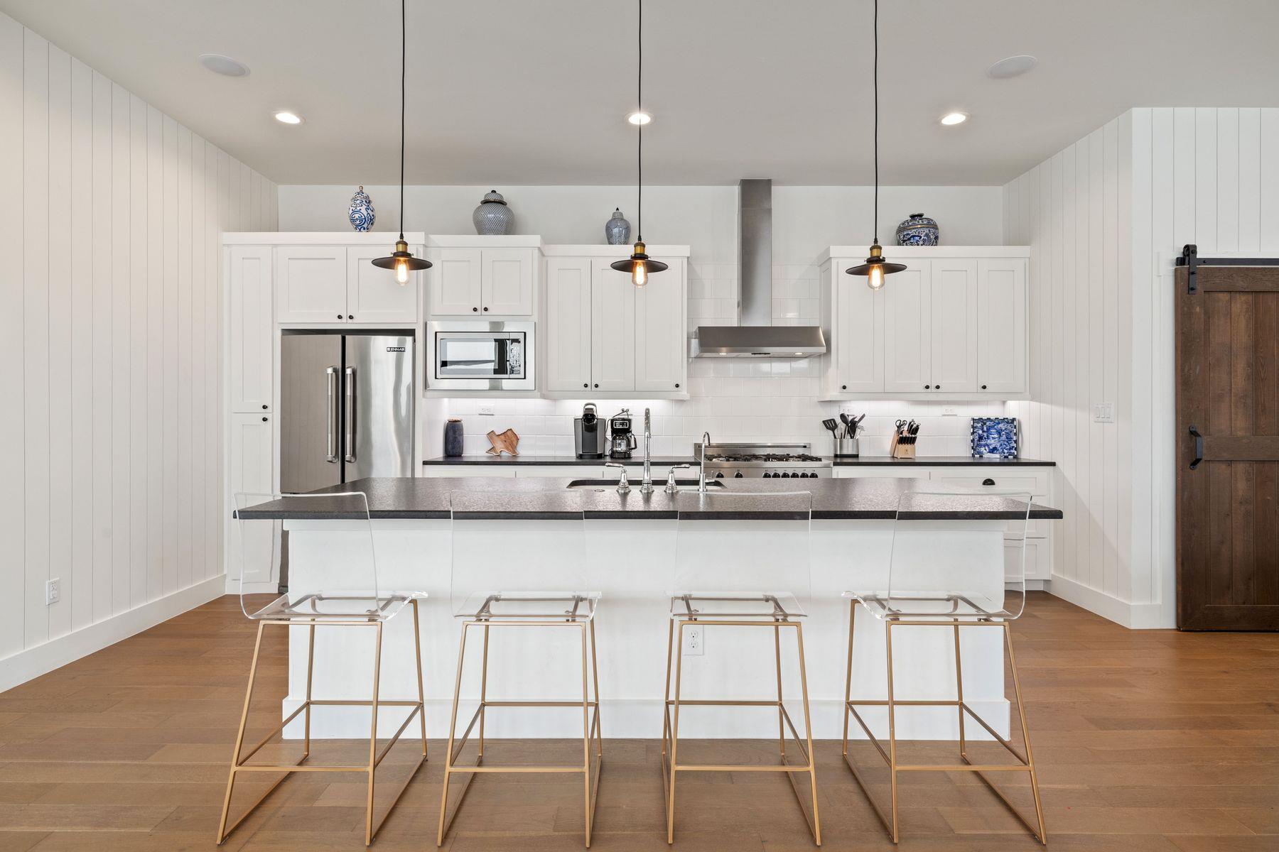 1324 Euel Moore Dr, Kingsland, TX 78639