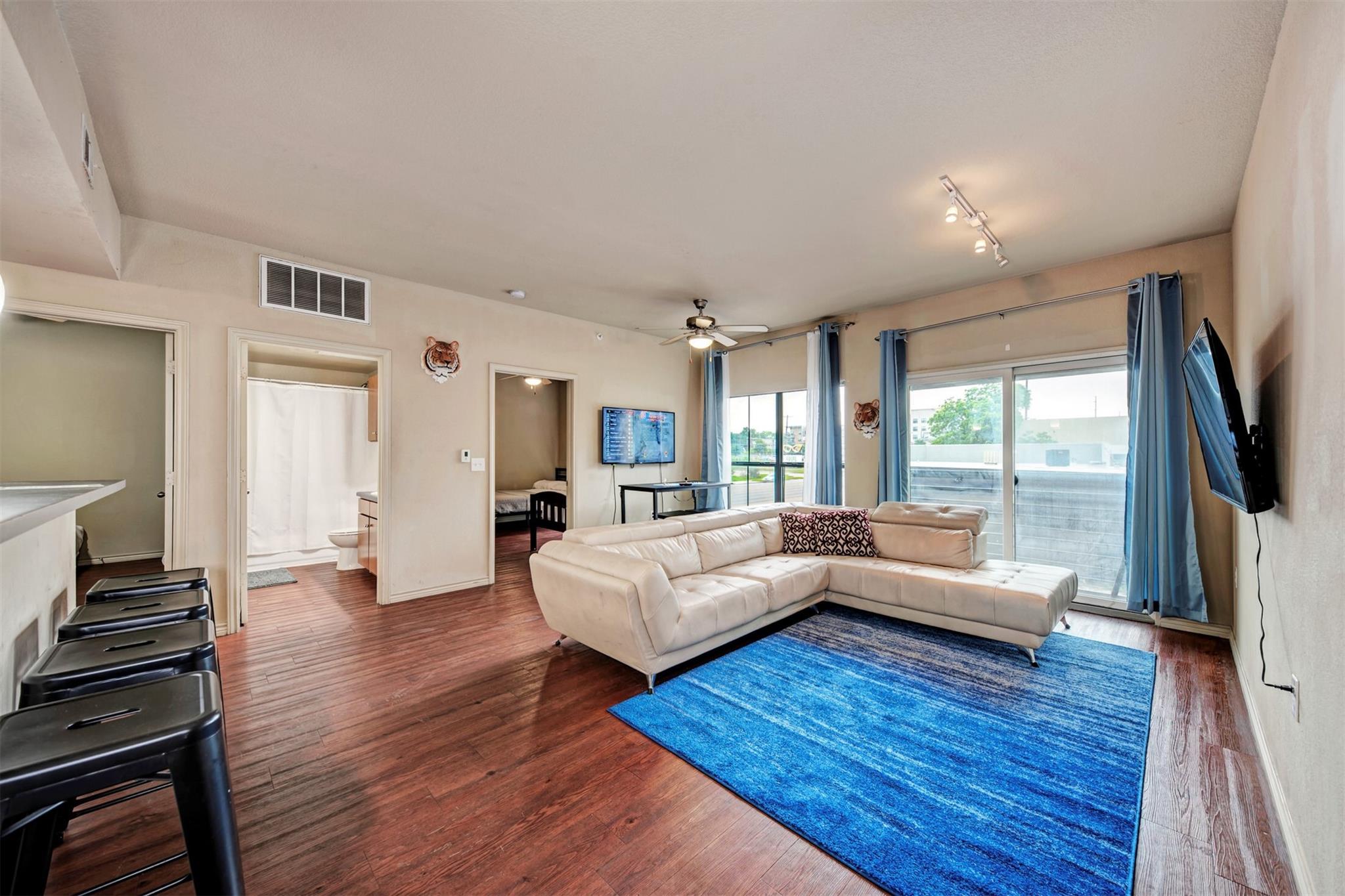 5117 N Lamar Blvd # 204, Austin, TX 78751