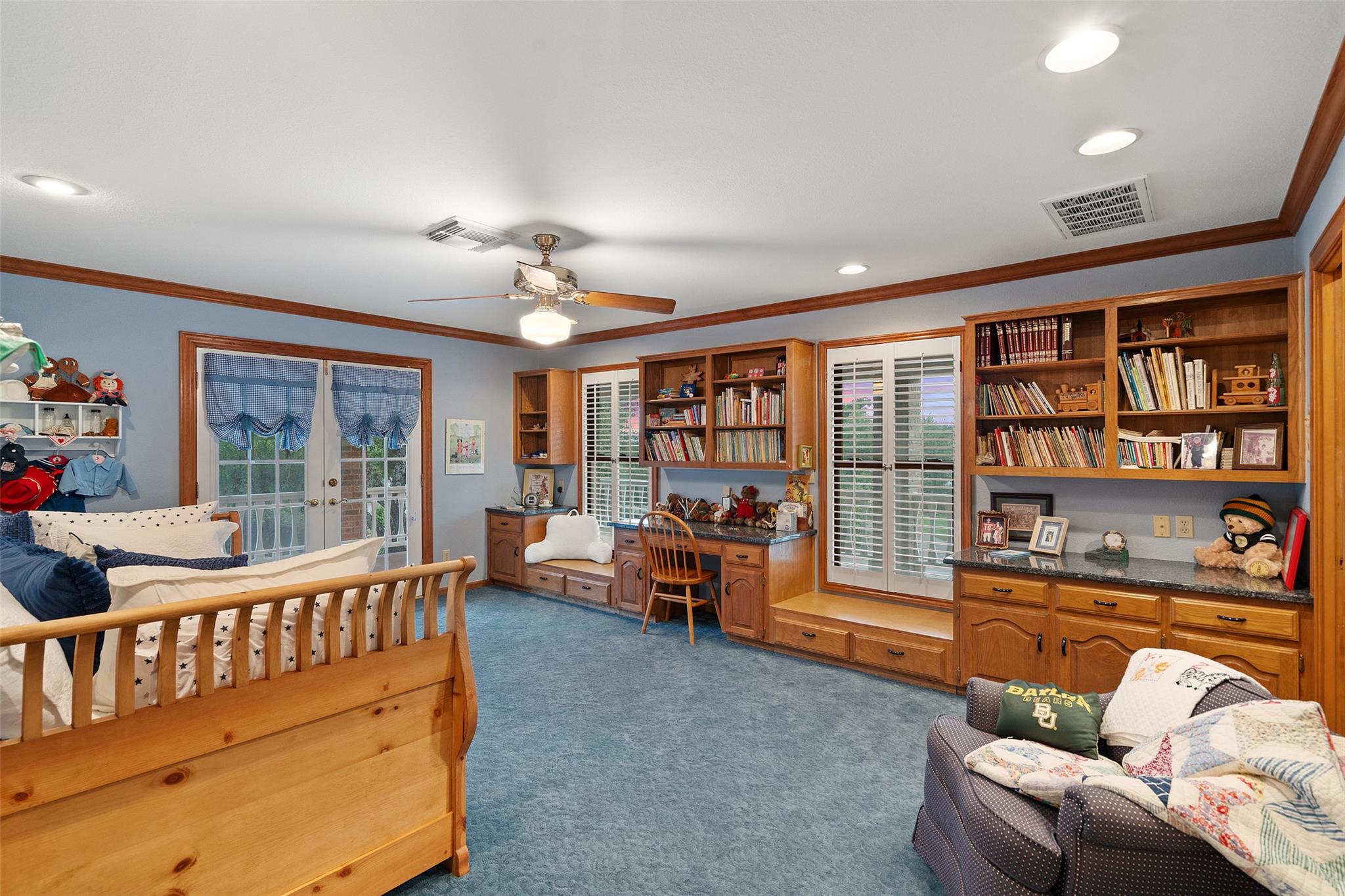 12 Hedge Ln, Austin, TX 78746