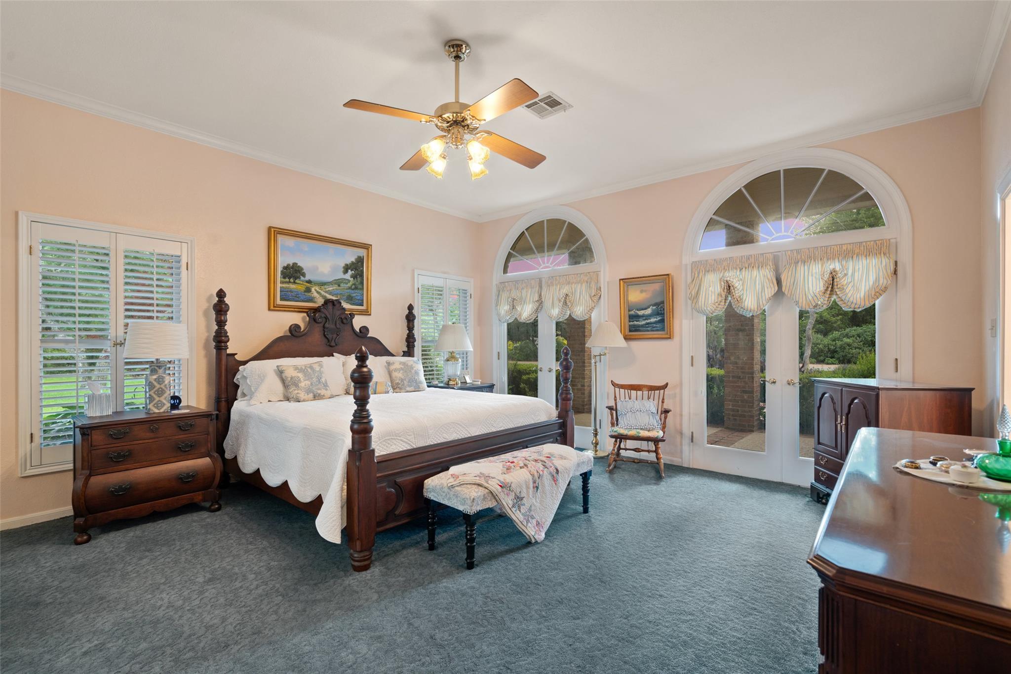 12 Hedge Ln, Austin, TX 78746