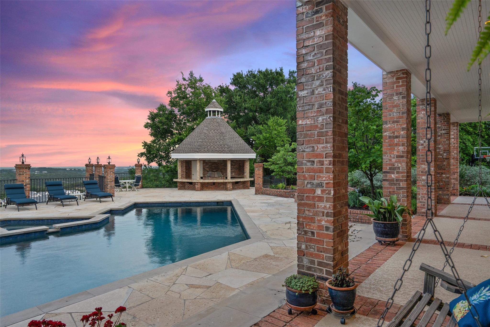 12 Hedge Ln, Austin, TX 78746