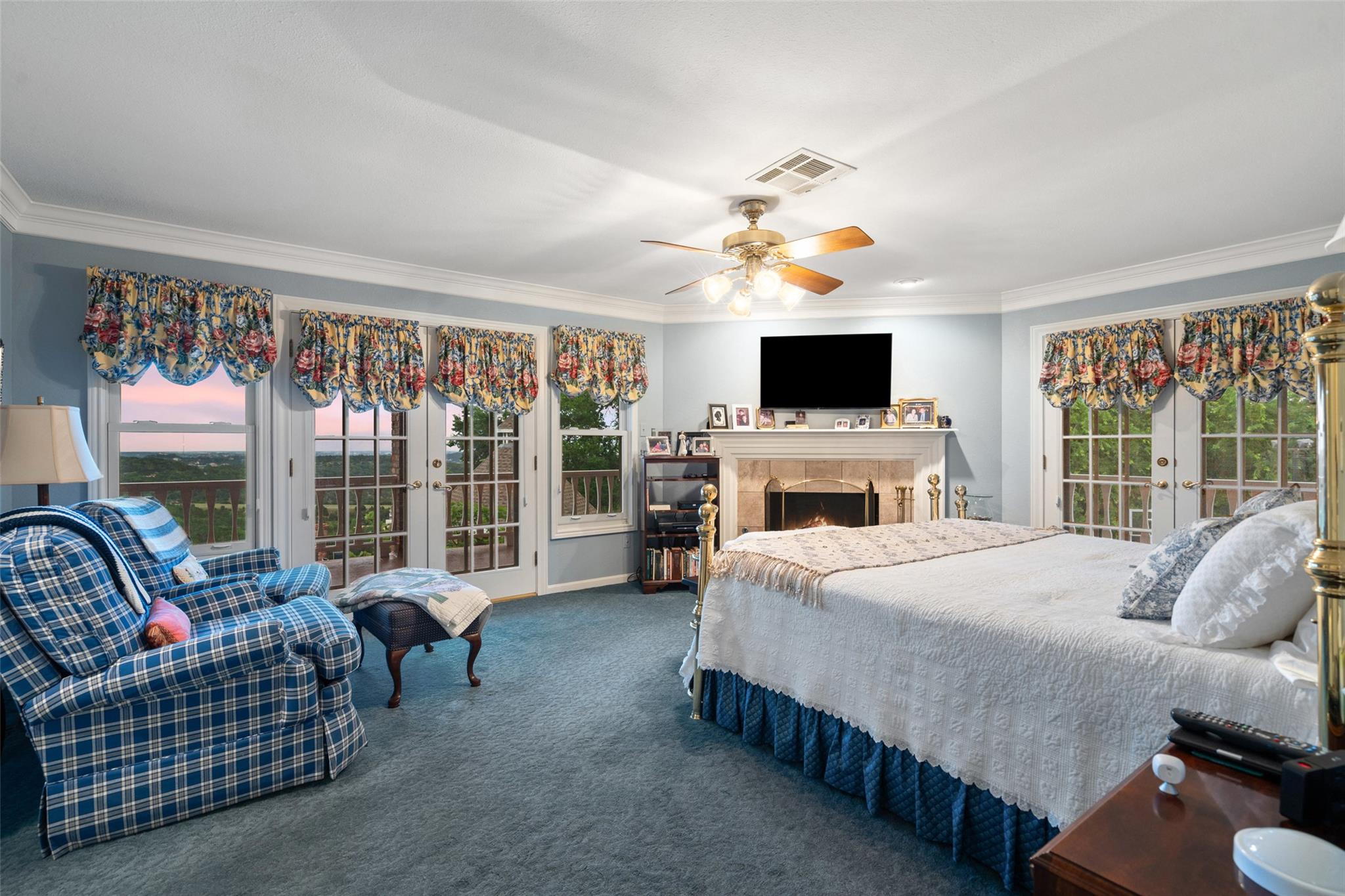 12 Hedge Ln, Austin, TX 78746