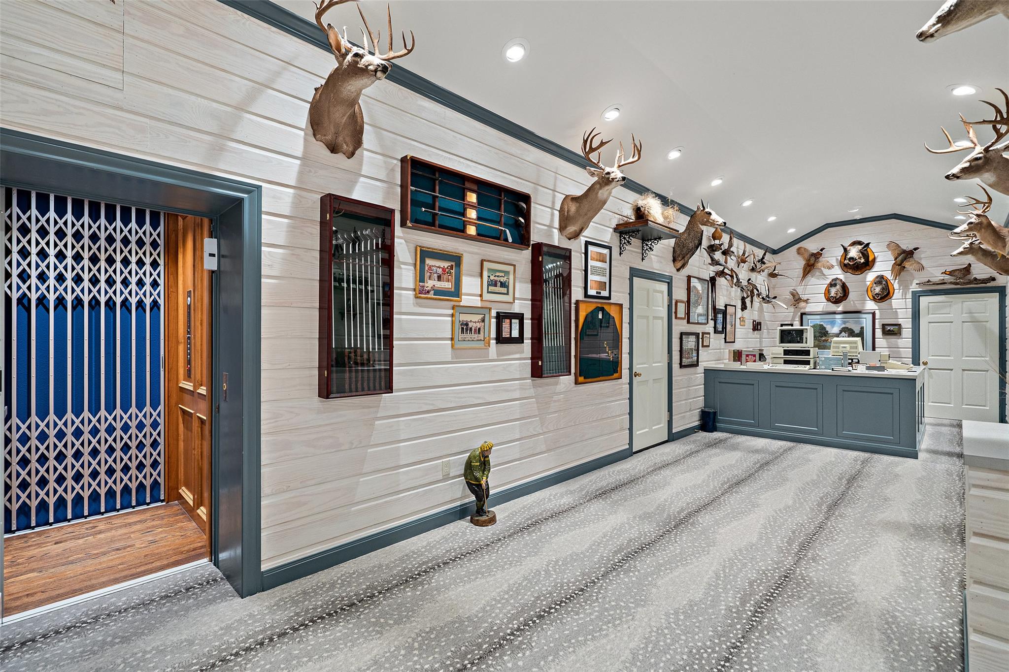 12 Hedge Ln, Austin, TX 78746