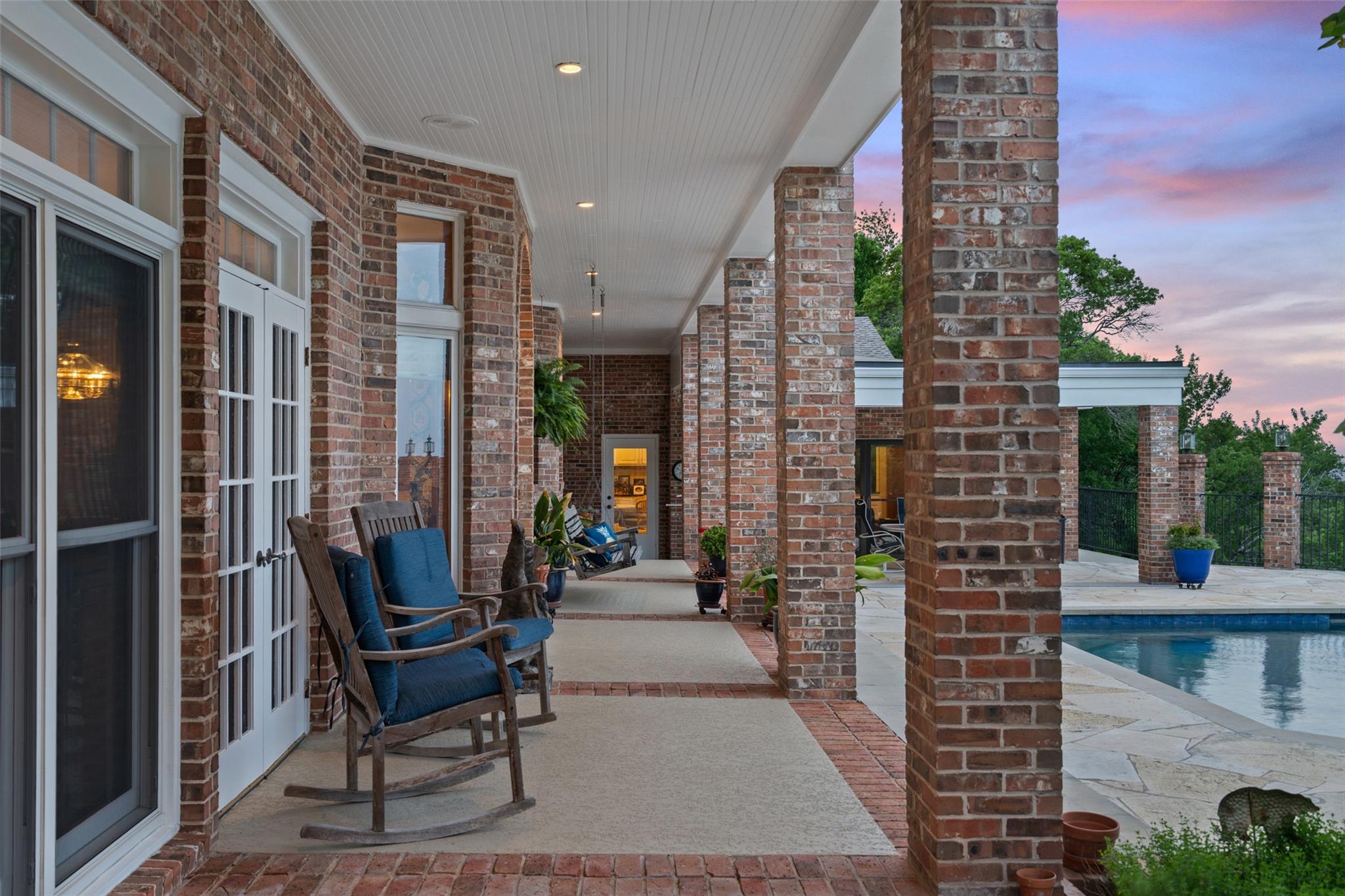 12 Hedge Ln, Austin, TX 78746