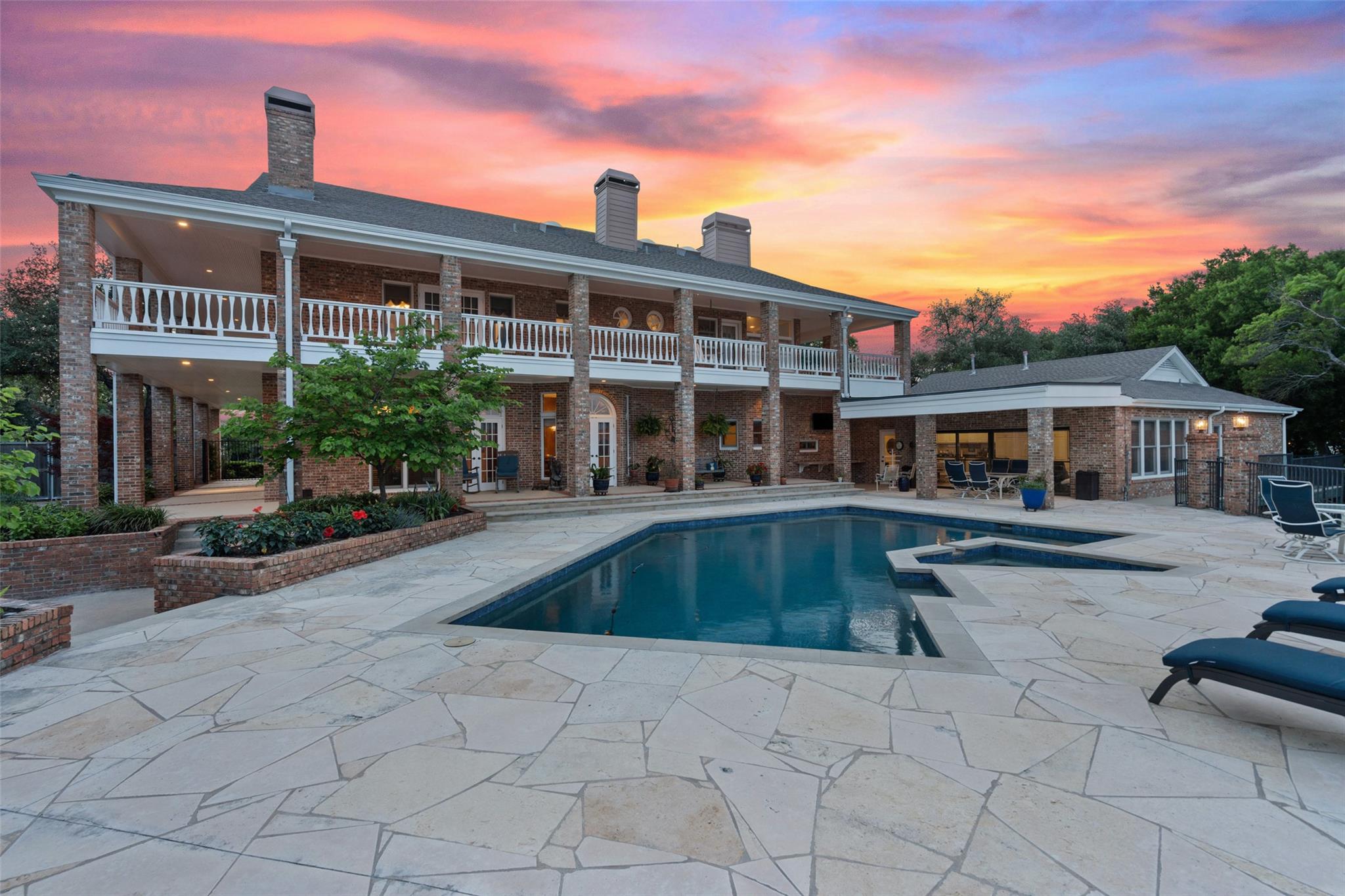 12 Hedge Ln, Austin, TX 78746