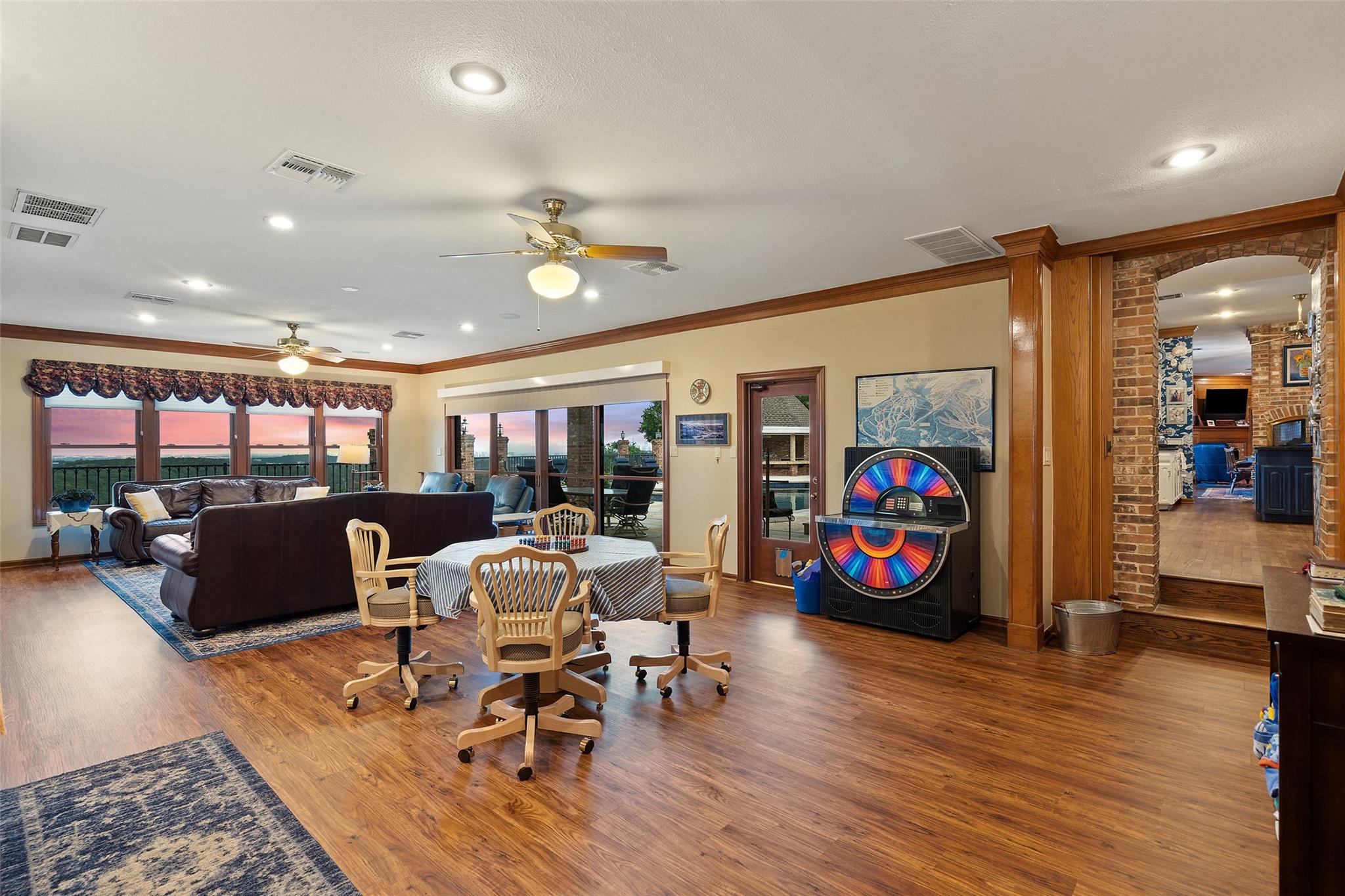 12 Hedge Ln, Austin, TX 78746