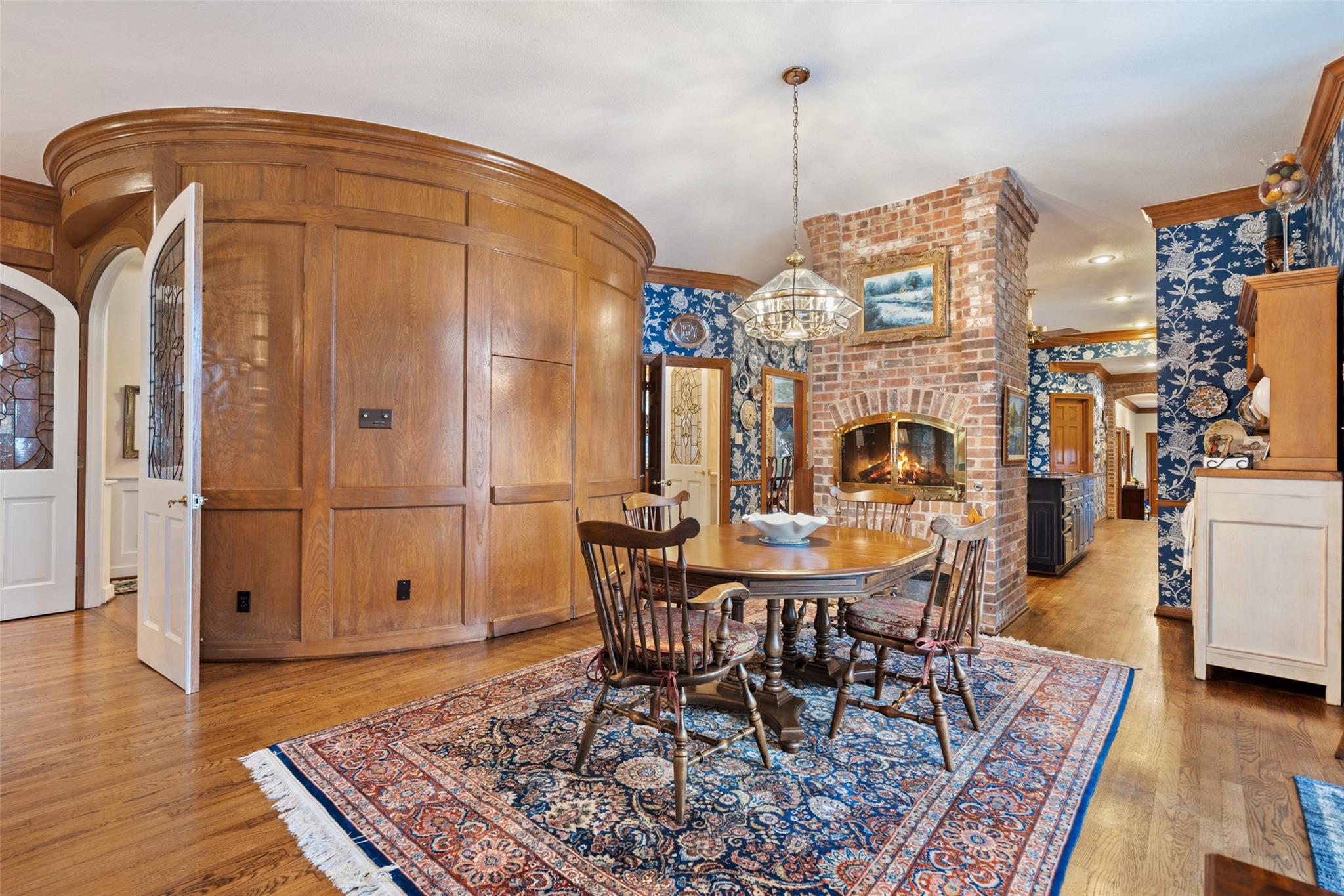 12 Hedge Ln, Austin, TX 78746