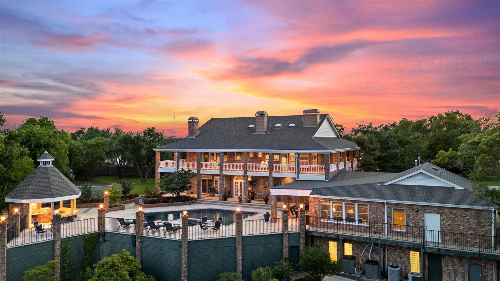 12 Hedge Ln, Austin, TX 78746