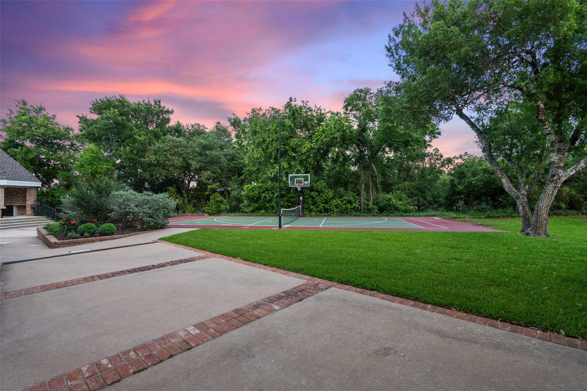 12 Hedge Ln, Austin, TX 78746