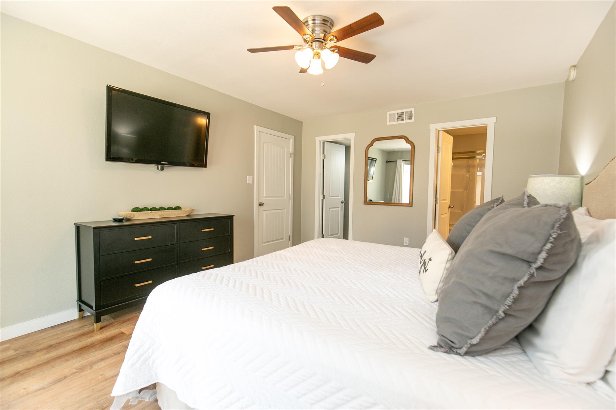 104 Cove E # 103, Horseshoe Bay, TX 78657