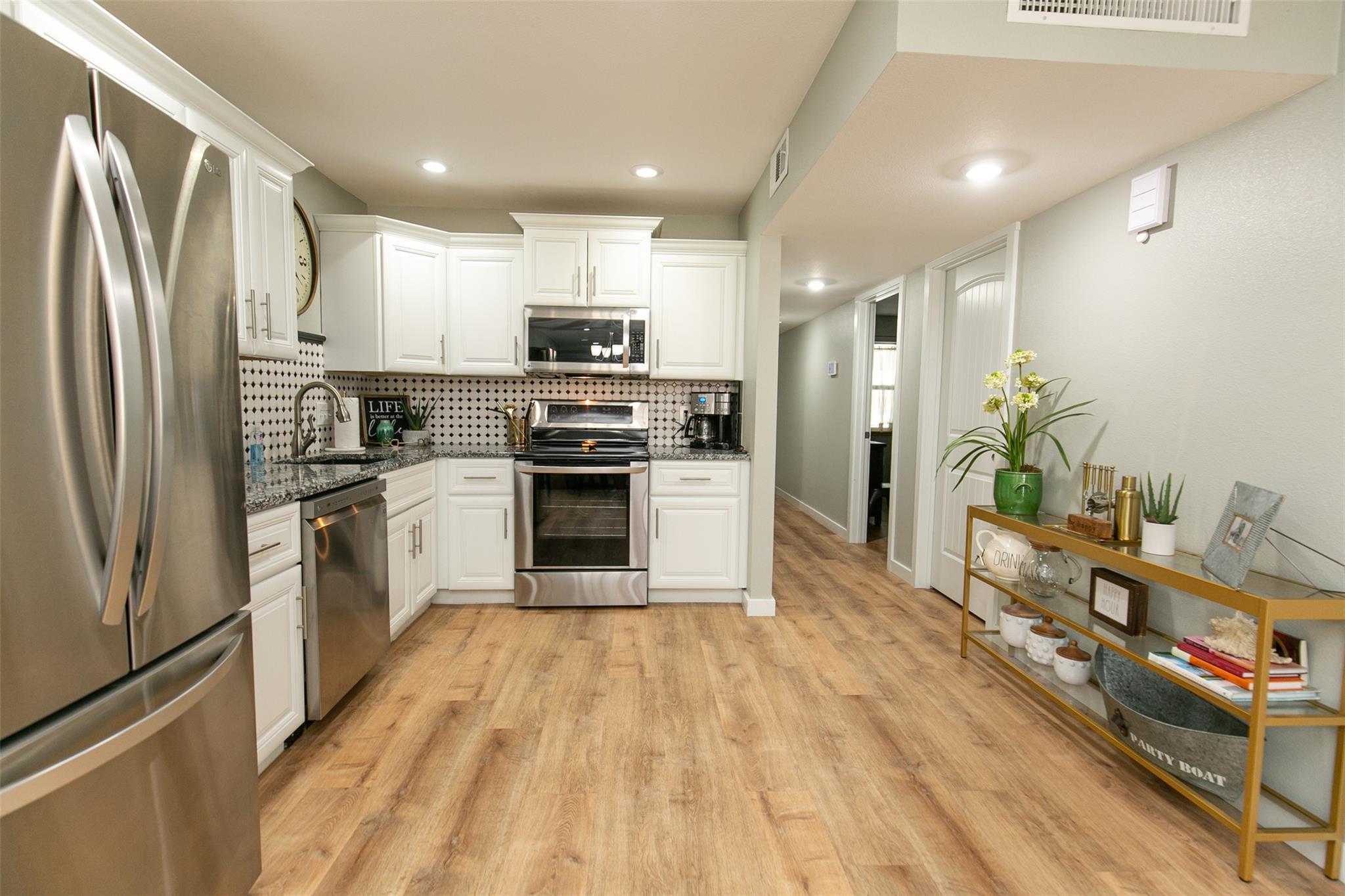 104 Cove E # 103, Horseshoe Bay, TX 78657