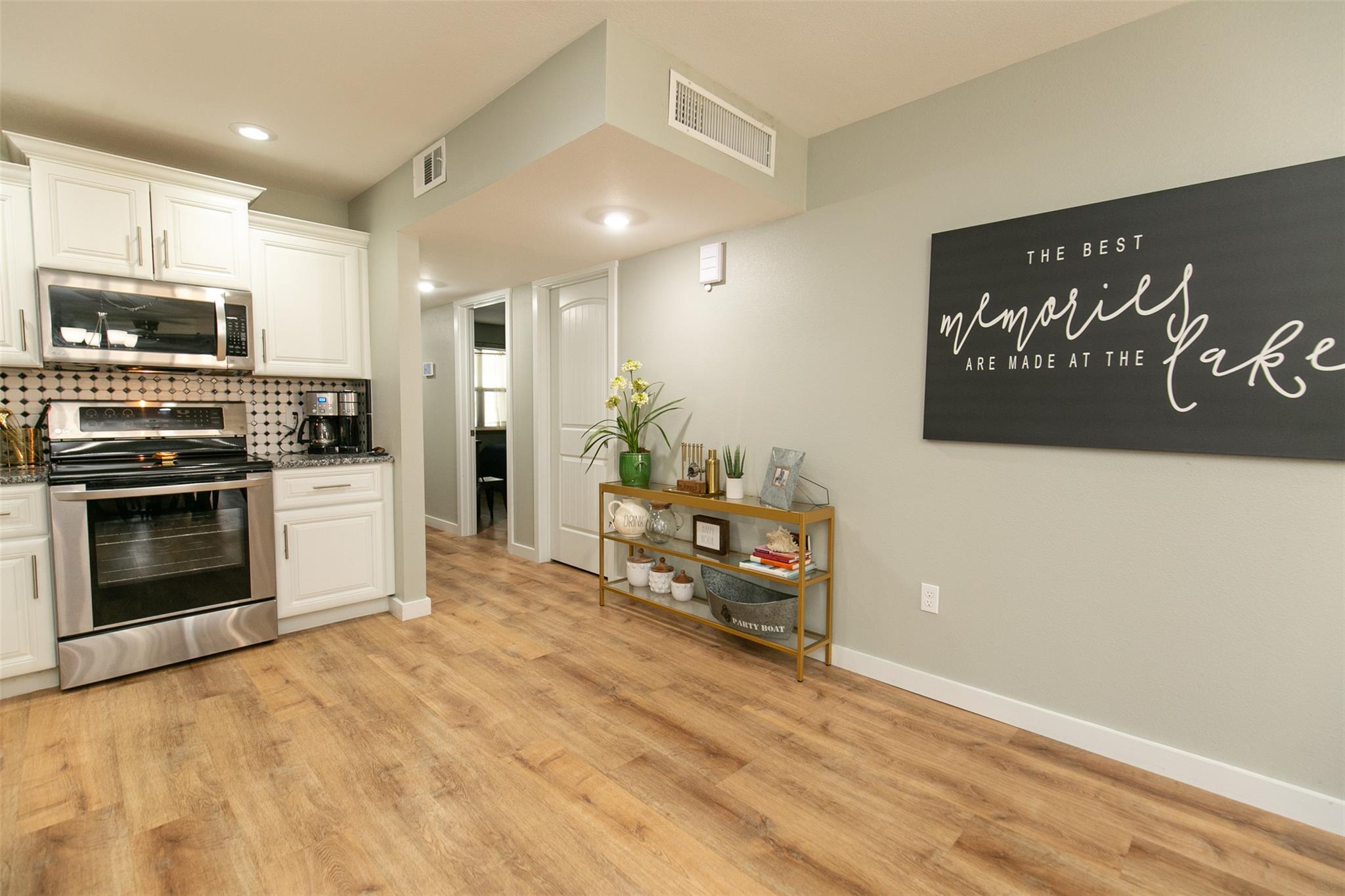 104 Cove E # 103, Horseshoe Bay, TX 78657