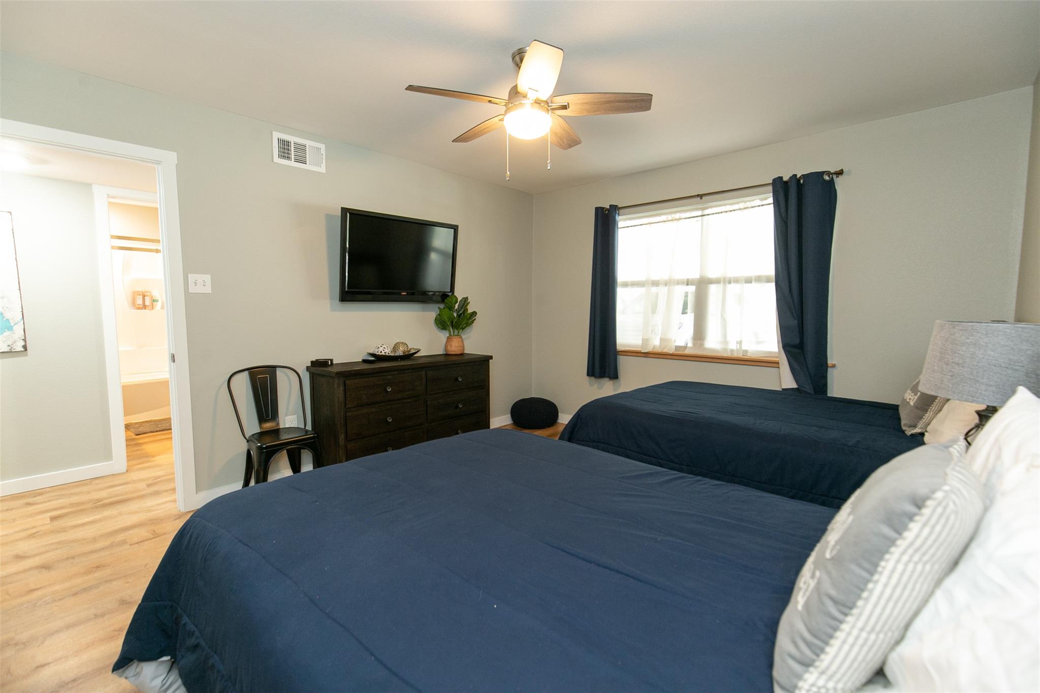 104 Cove E # 103, Horseshoe Bay, TX 78657